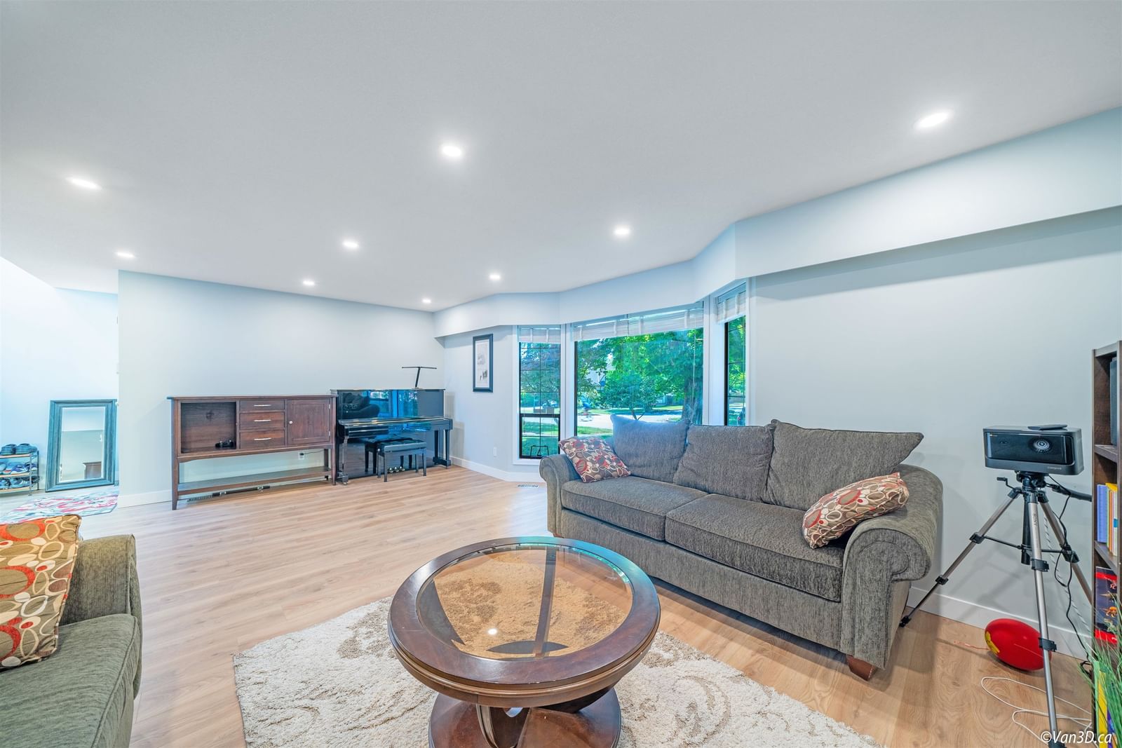 Listing Image 8