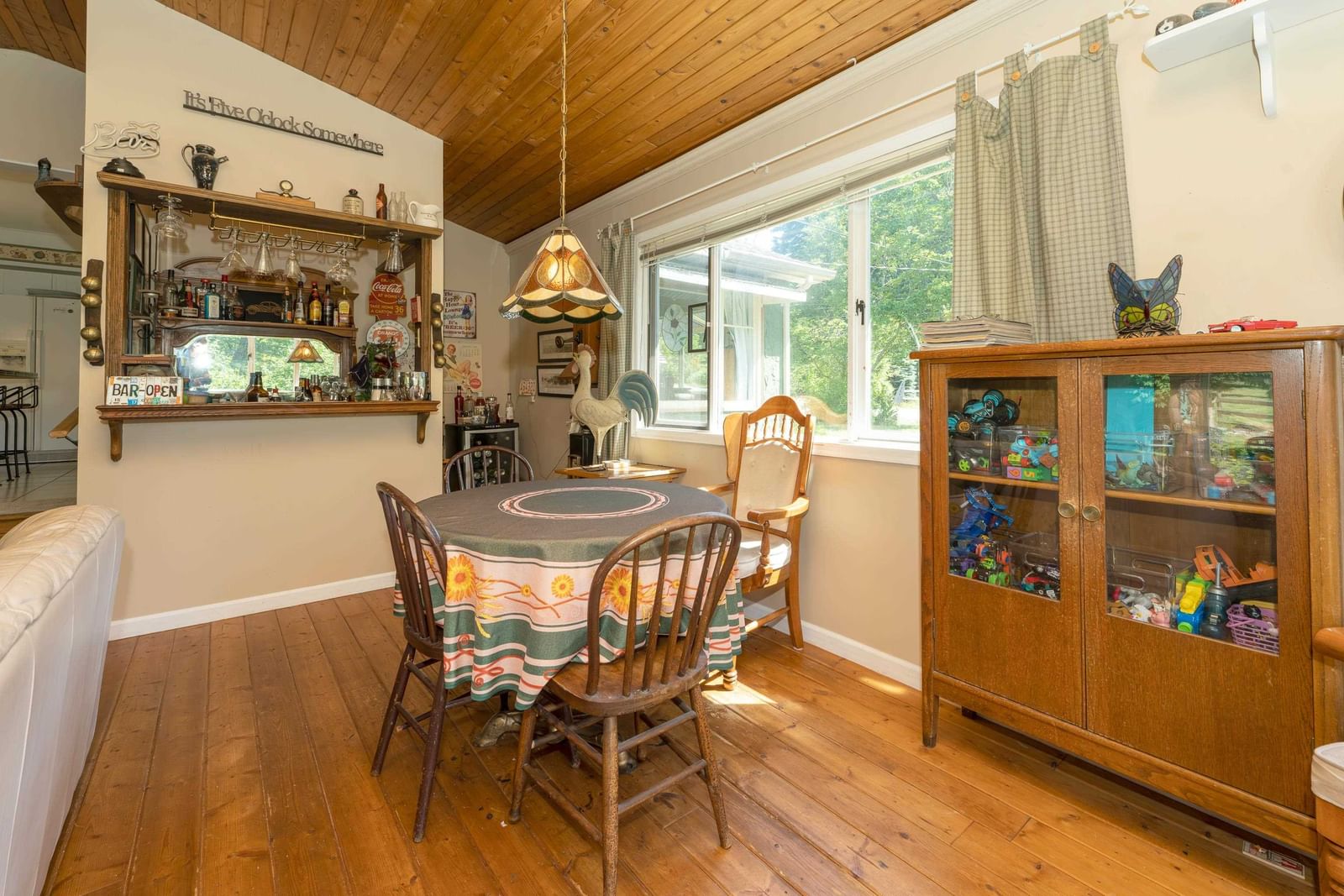 Listing Image 9