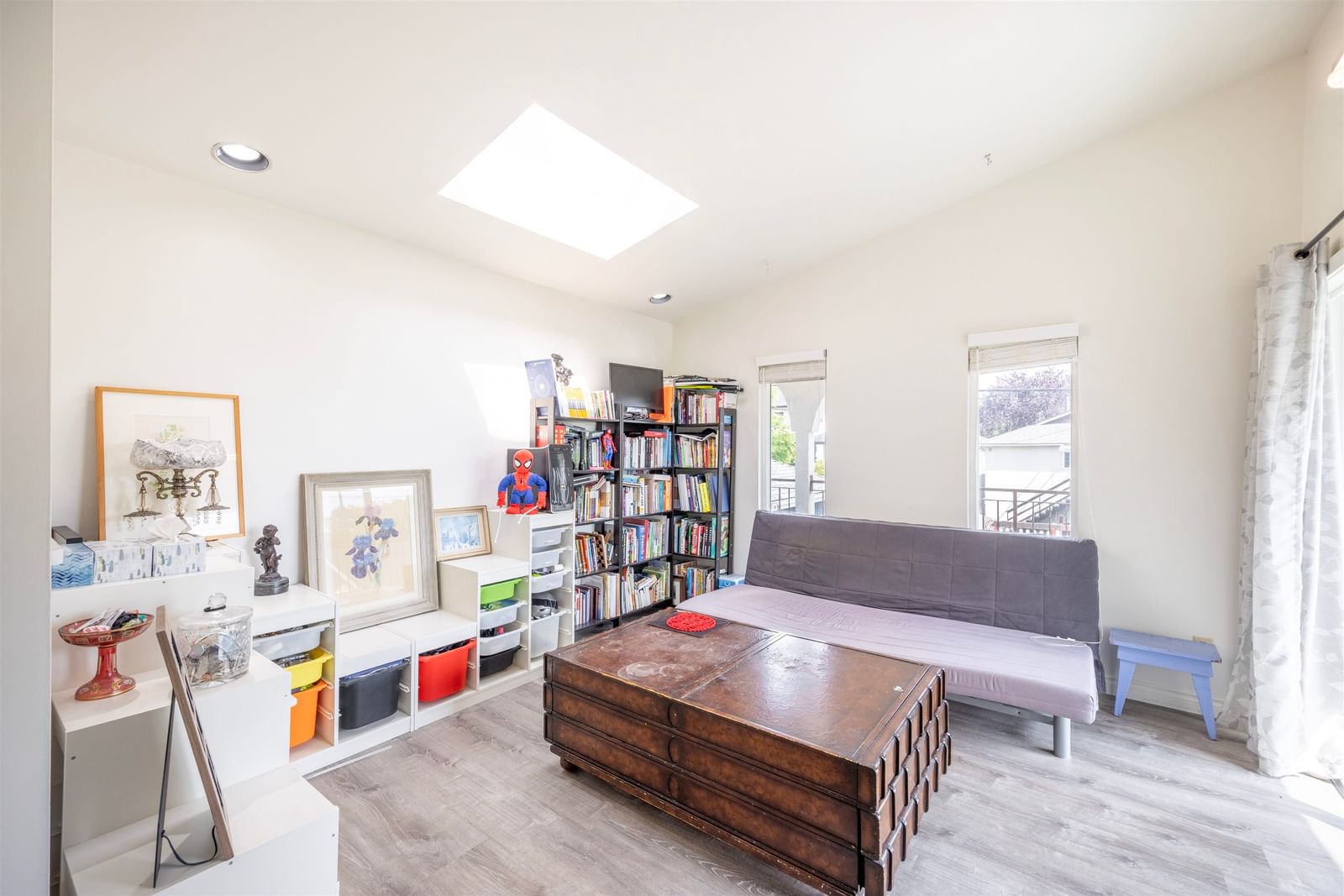 Listing Image 6