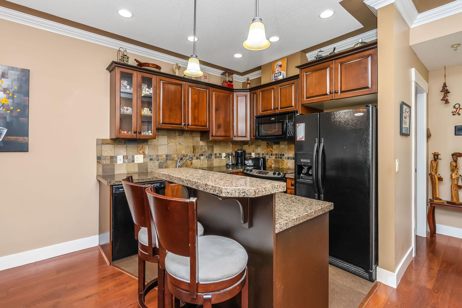 Listing Image 11