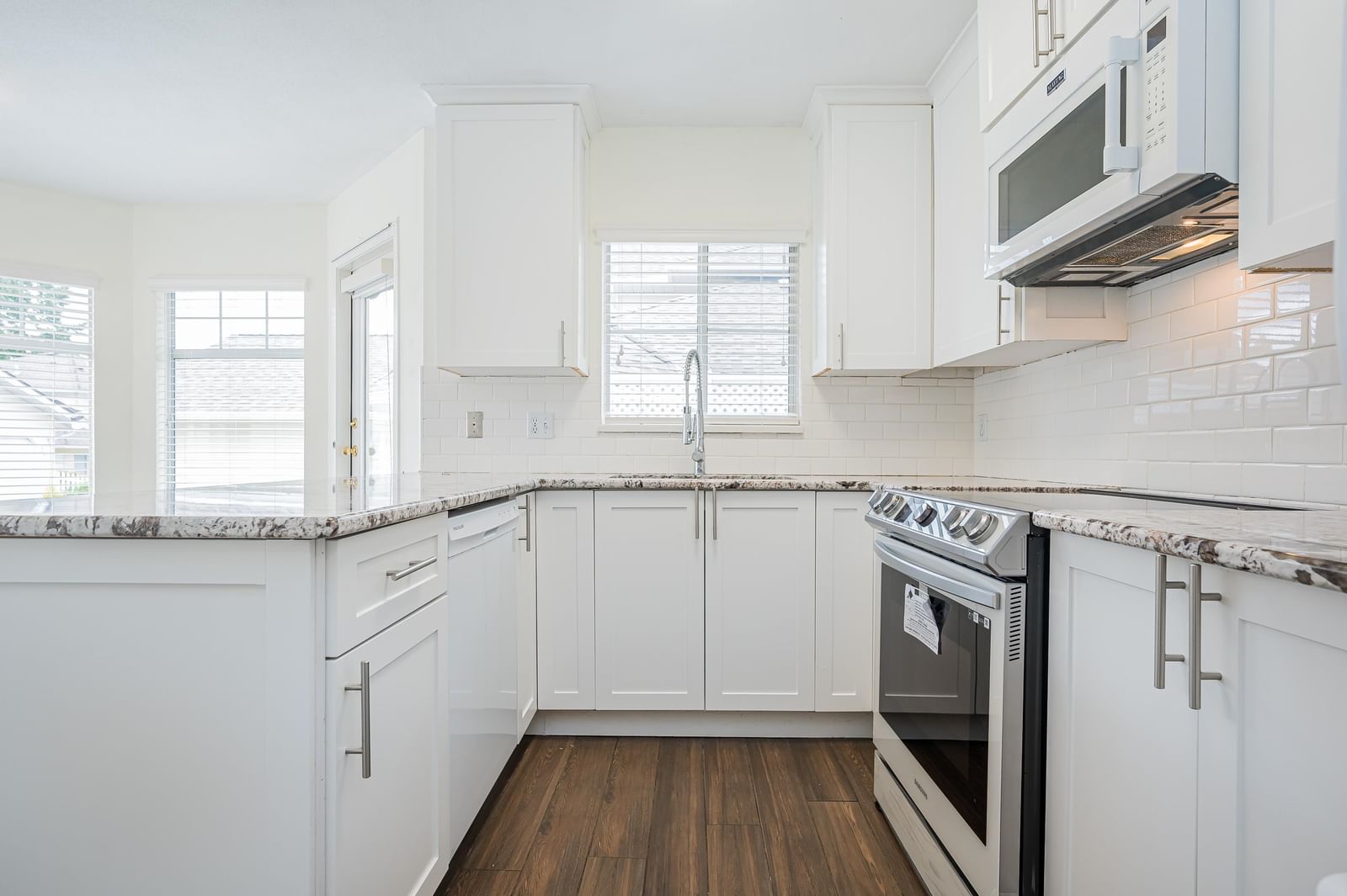 Listing Image 12
