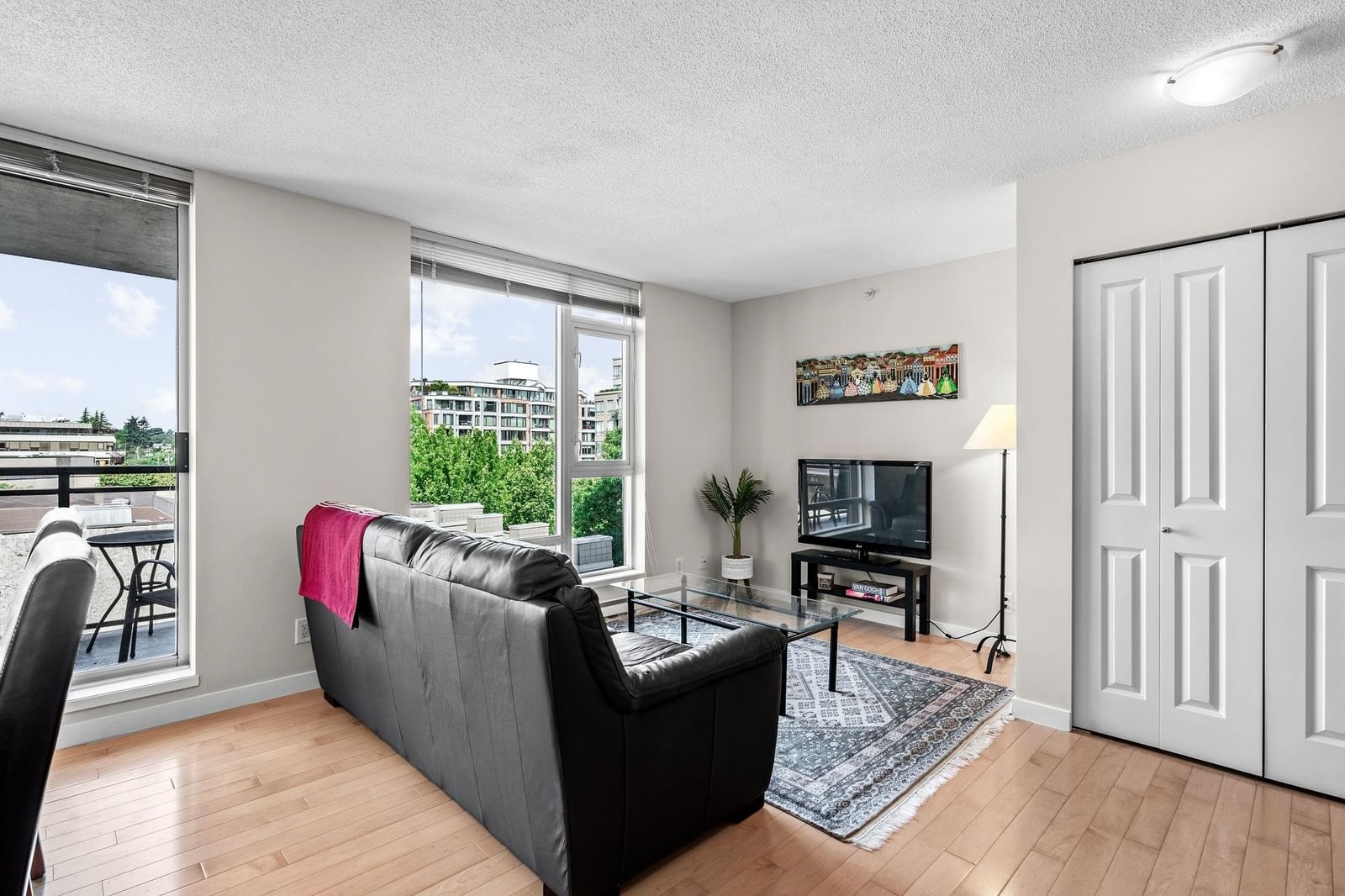 Listing Image 6