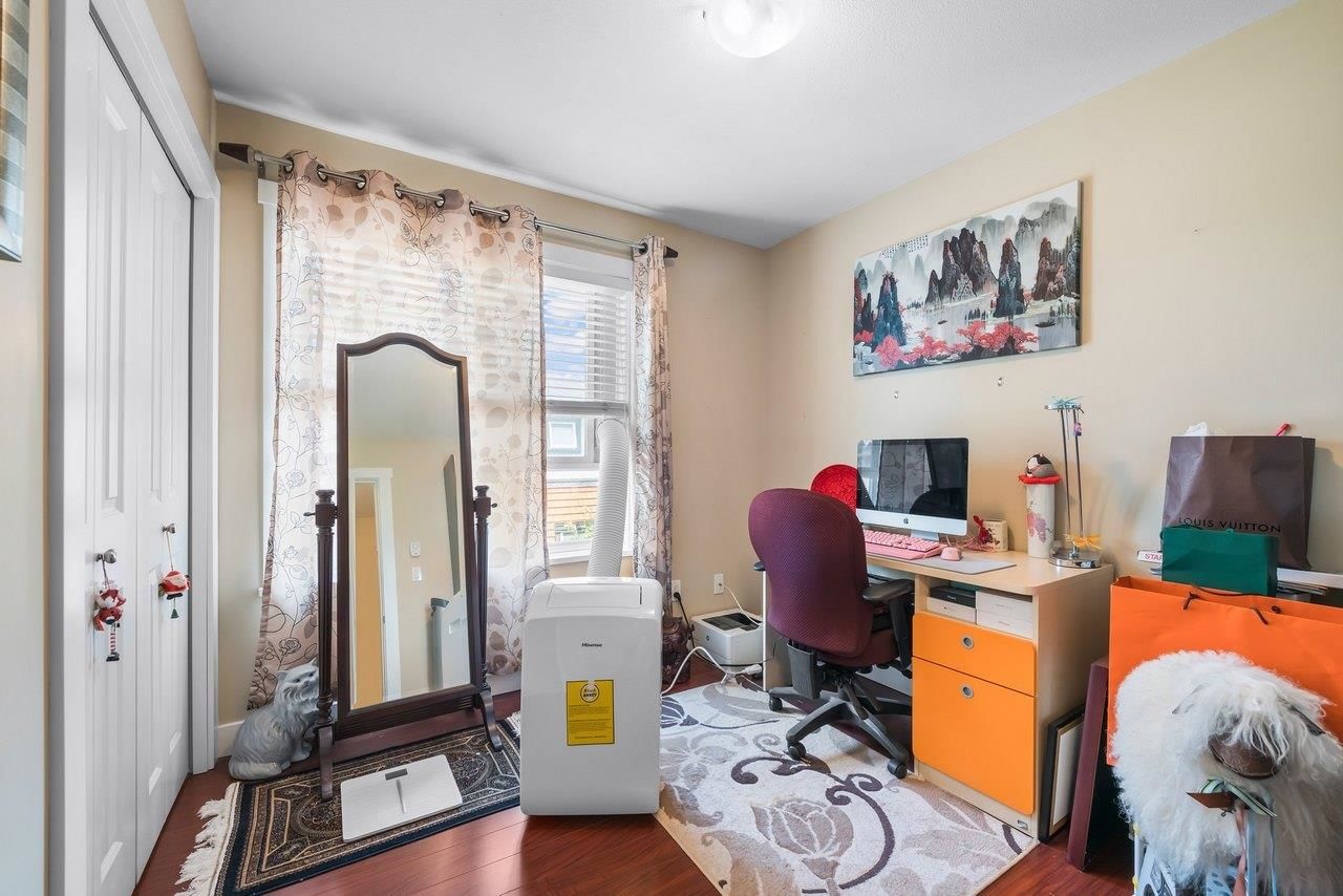 Listing Image 13