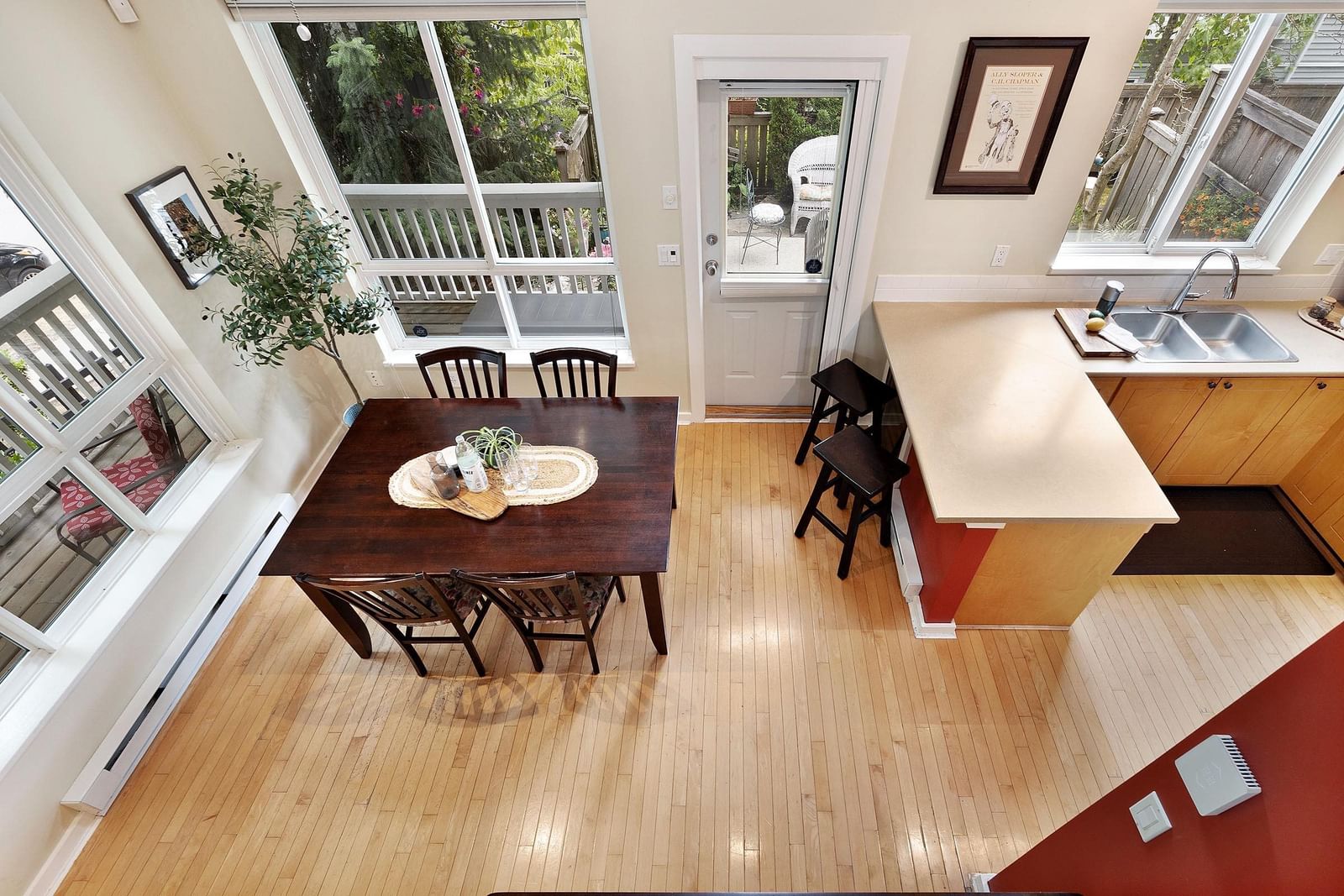 Listing Image 10