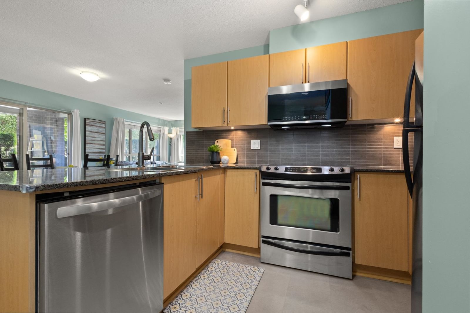 Listing Image 11