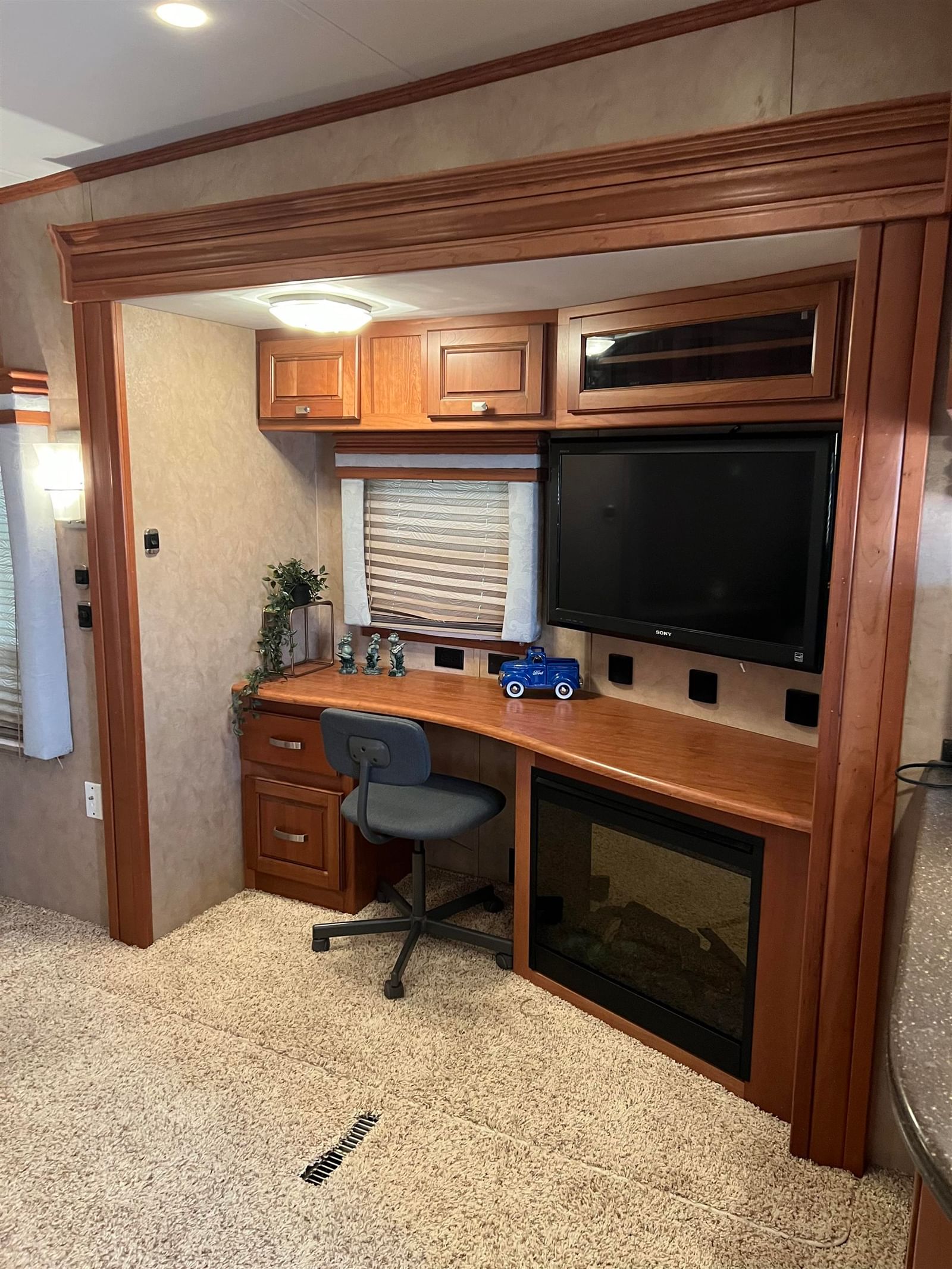 Listing Image 11