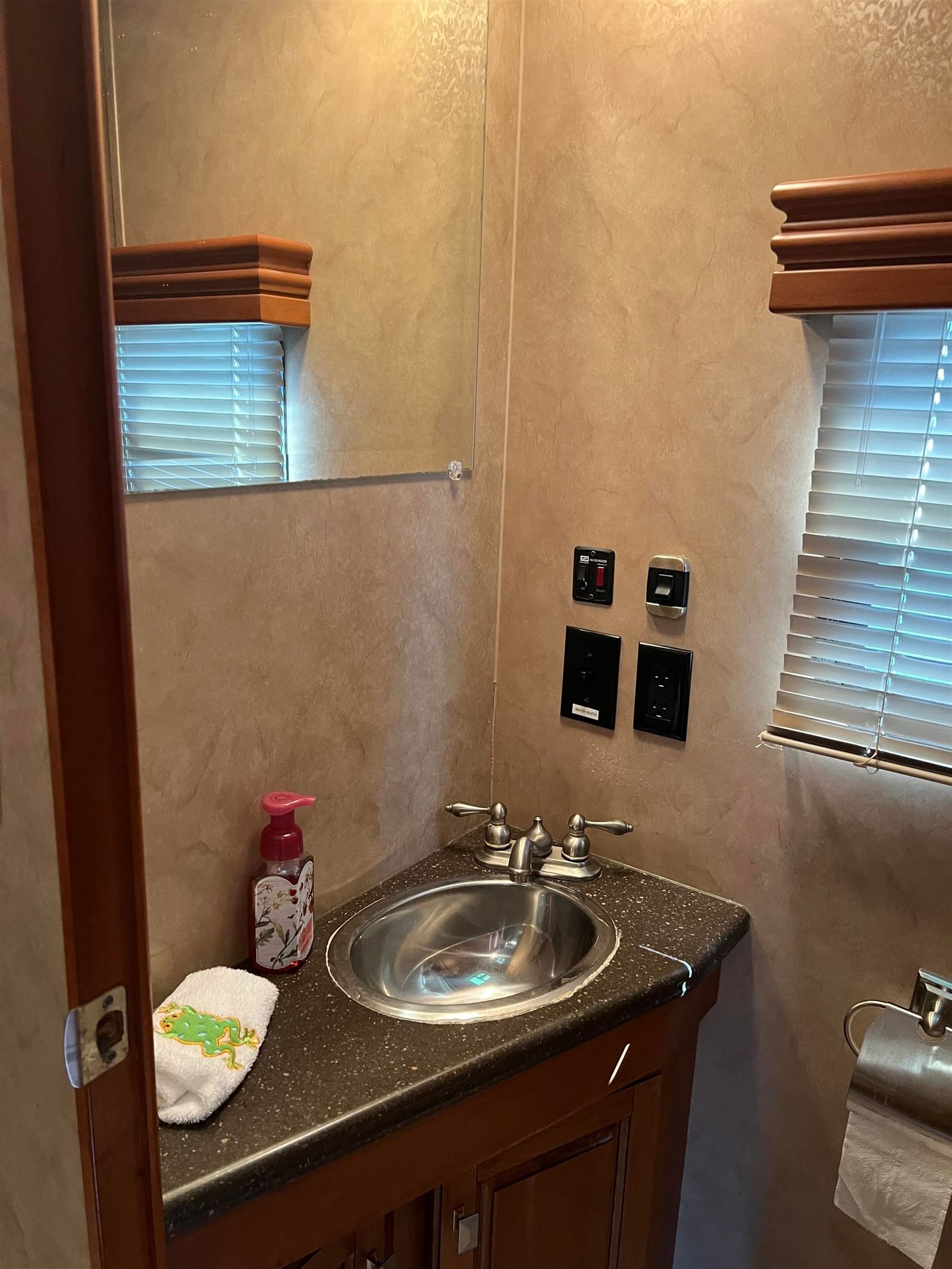 Listing Image 22