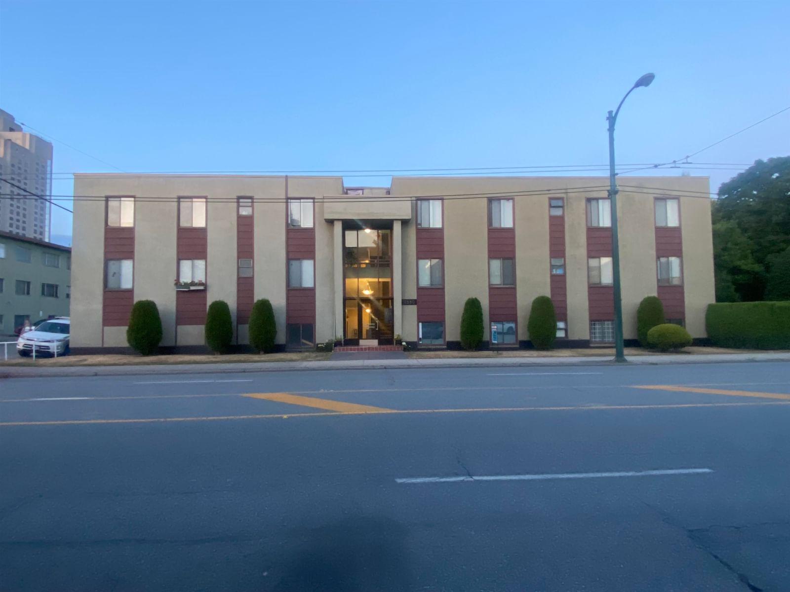 Listing Image 12