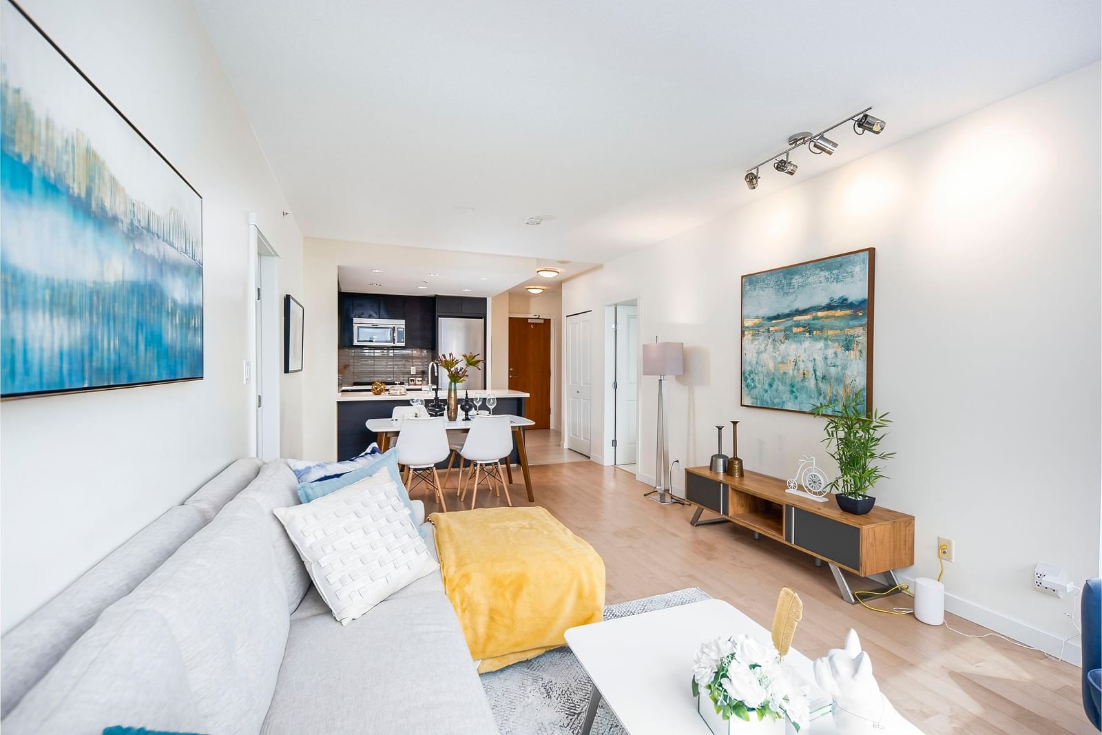 Listing Image 11