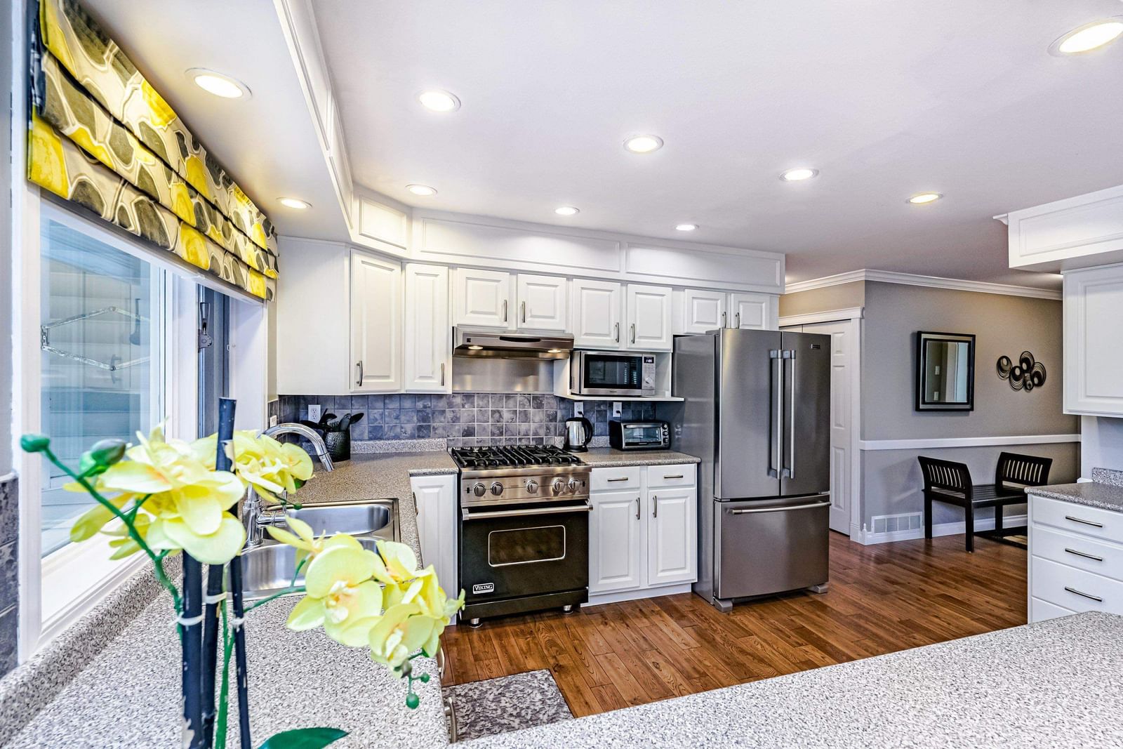 Listing Image 12