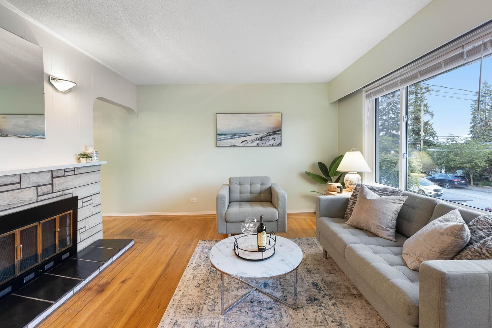 Listing Image 4