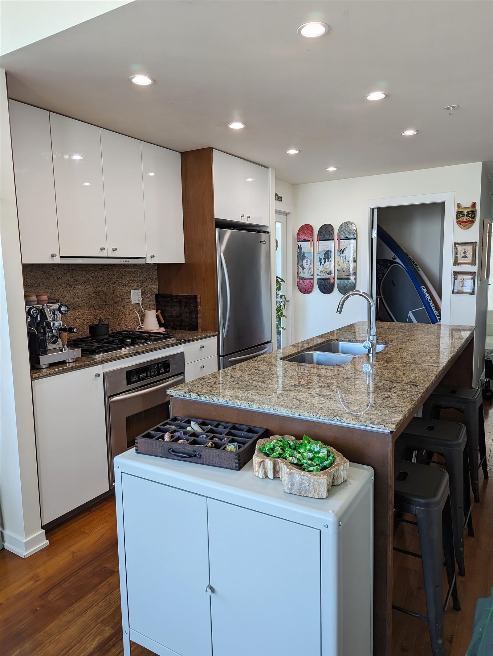 Listing Image 12