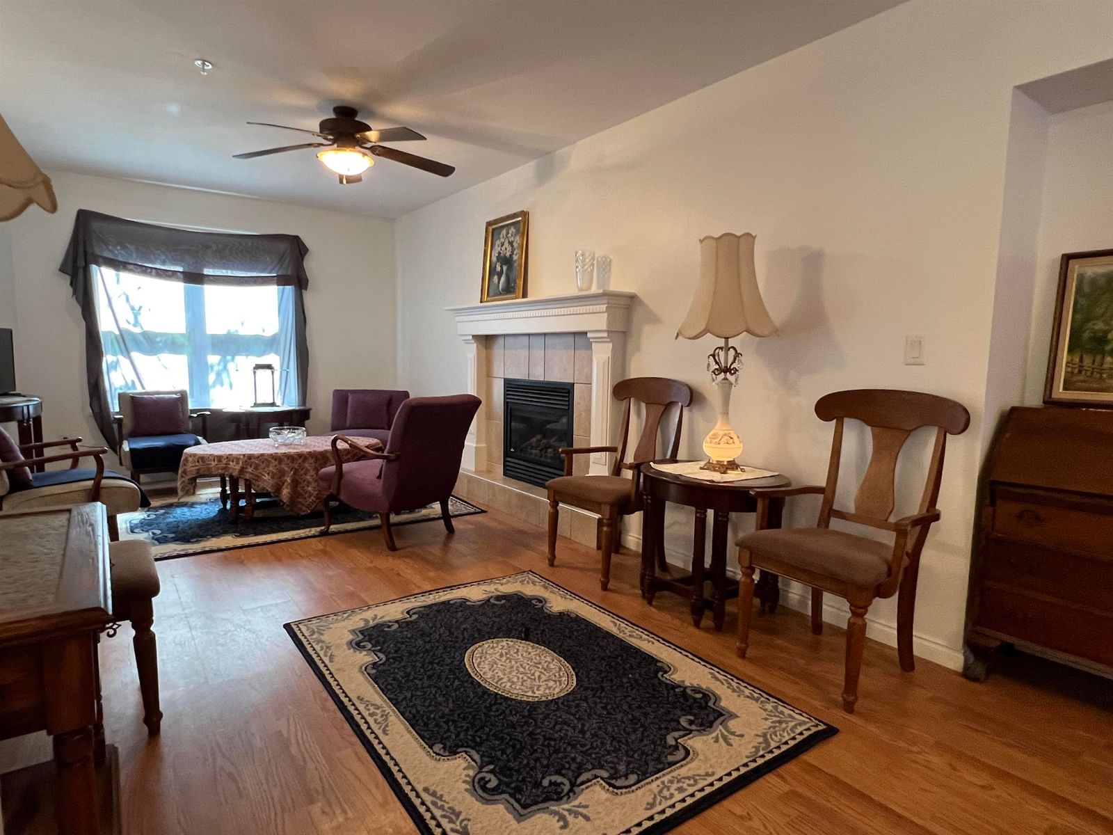 Listing Image 3