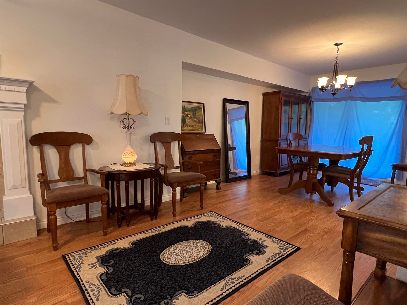 Listing Image 4