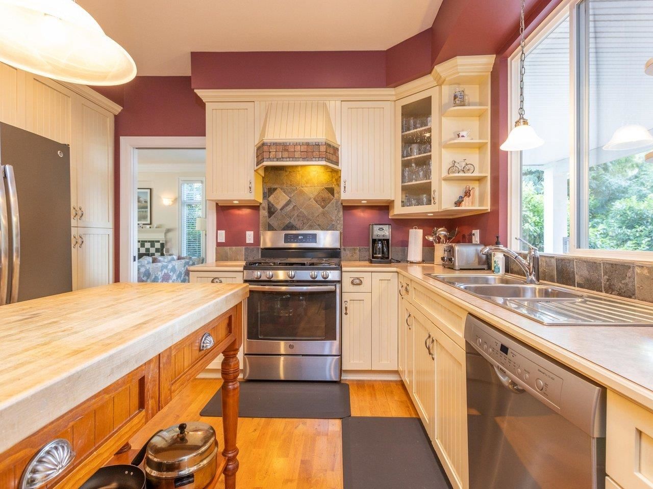 Listing Image 11