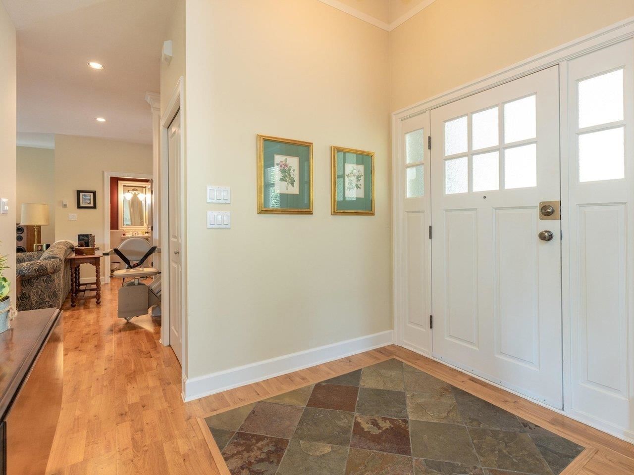 Listing Image 4