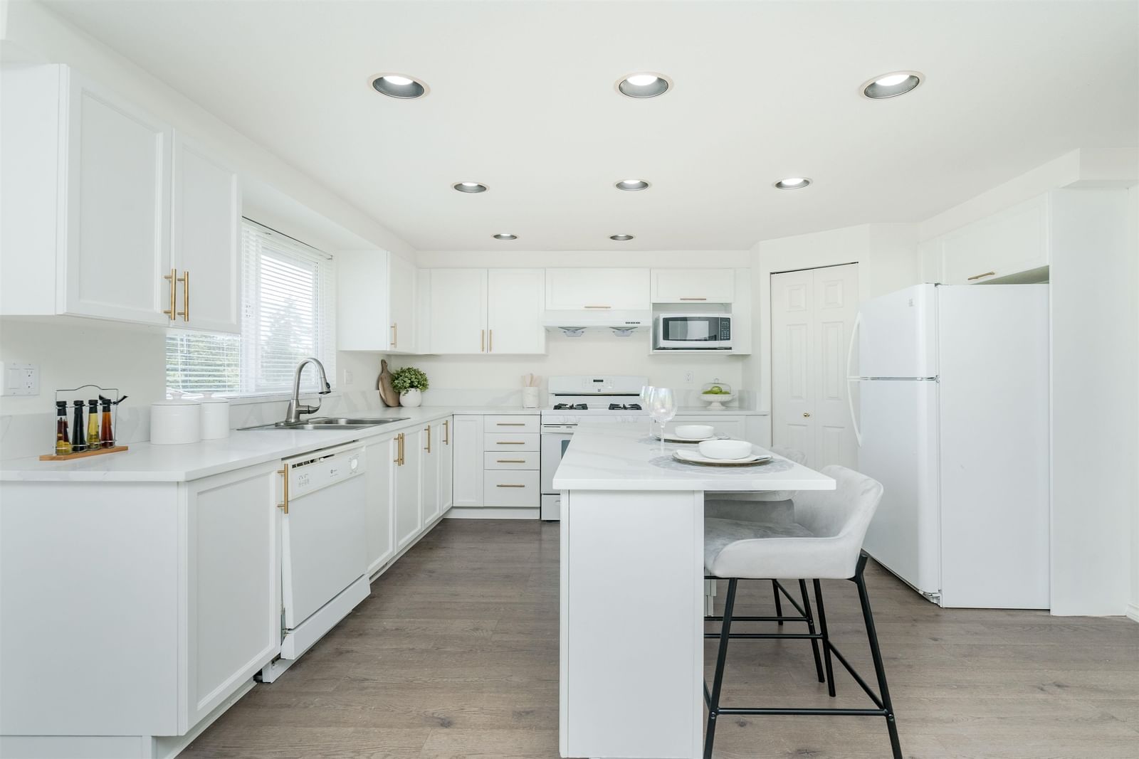 Listing Image 11
