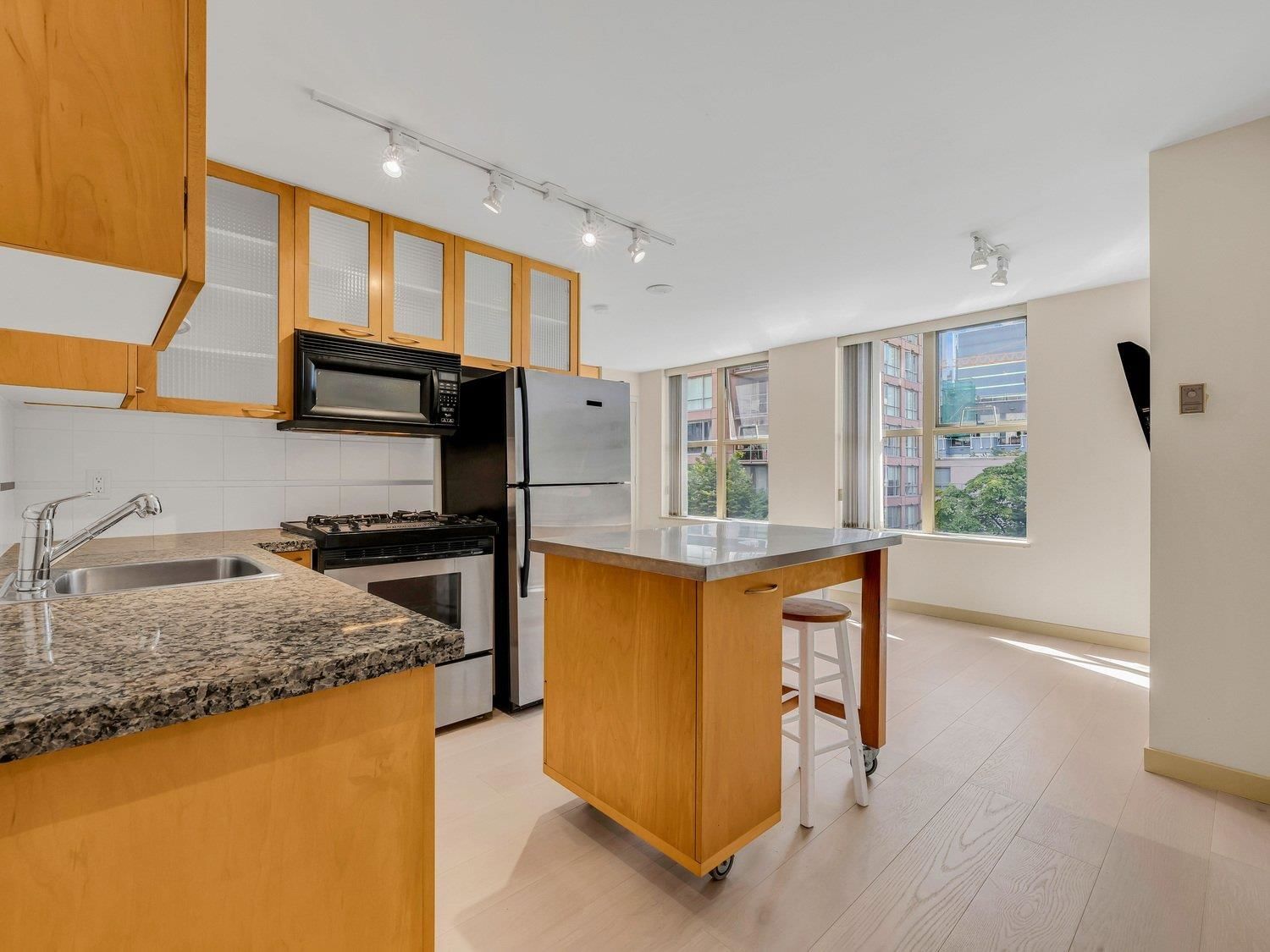 Listing Image 4