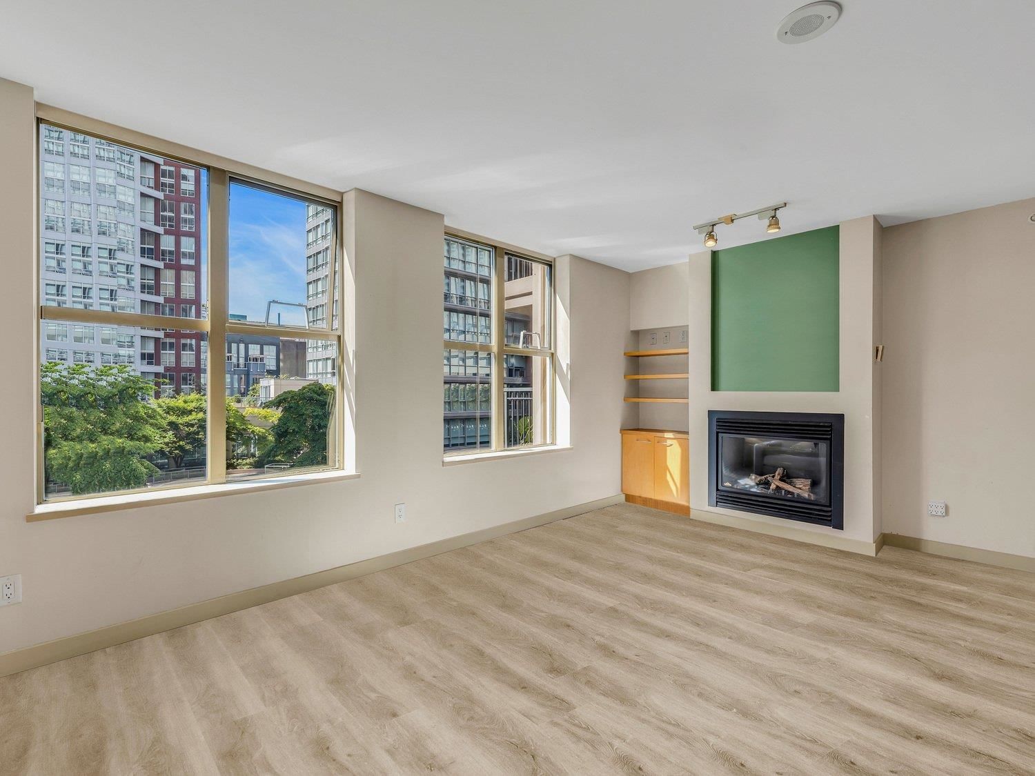 Listing Image 6