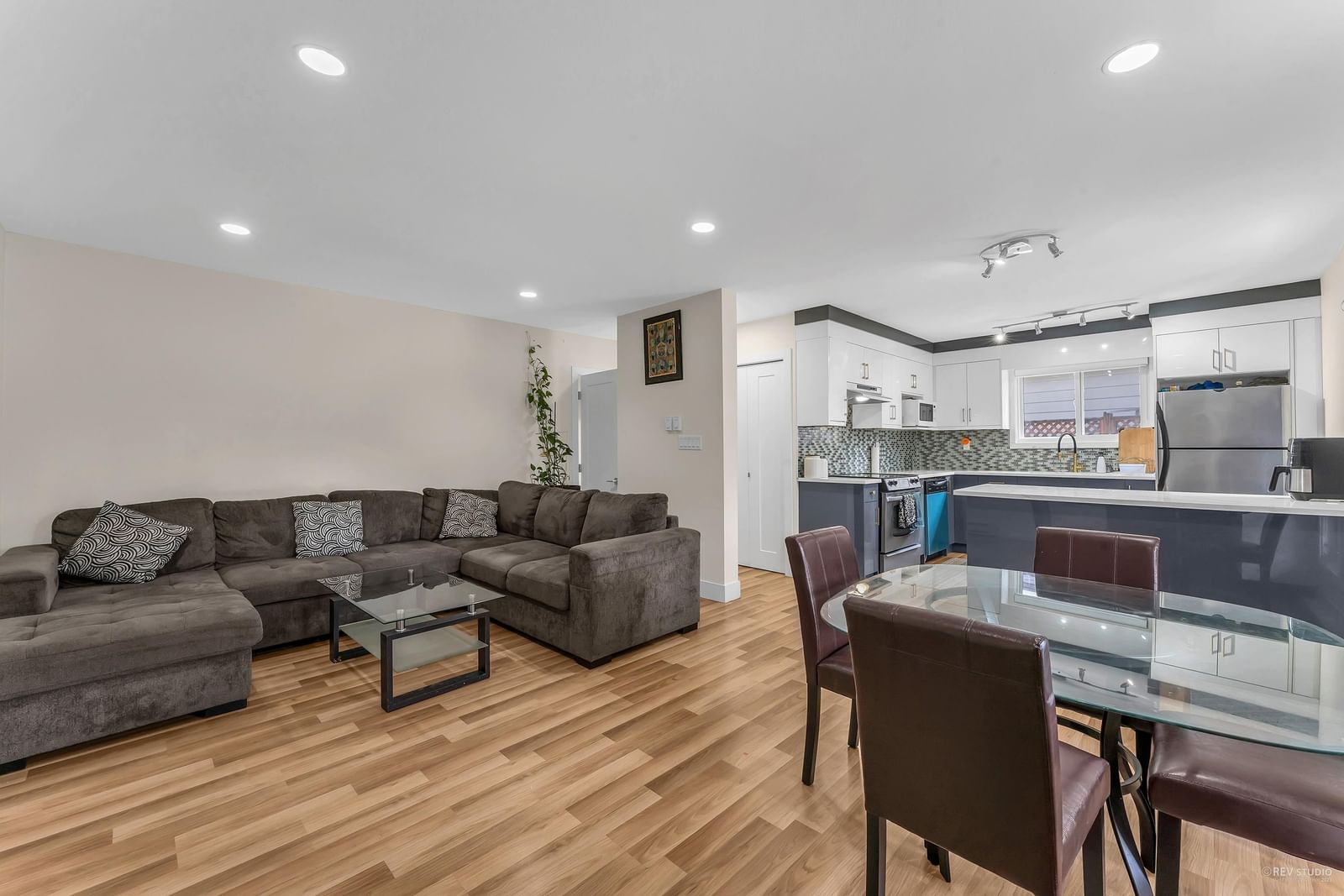 Listing Image 8