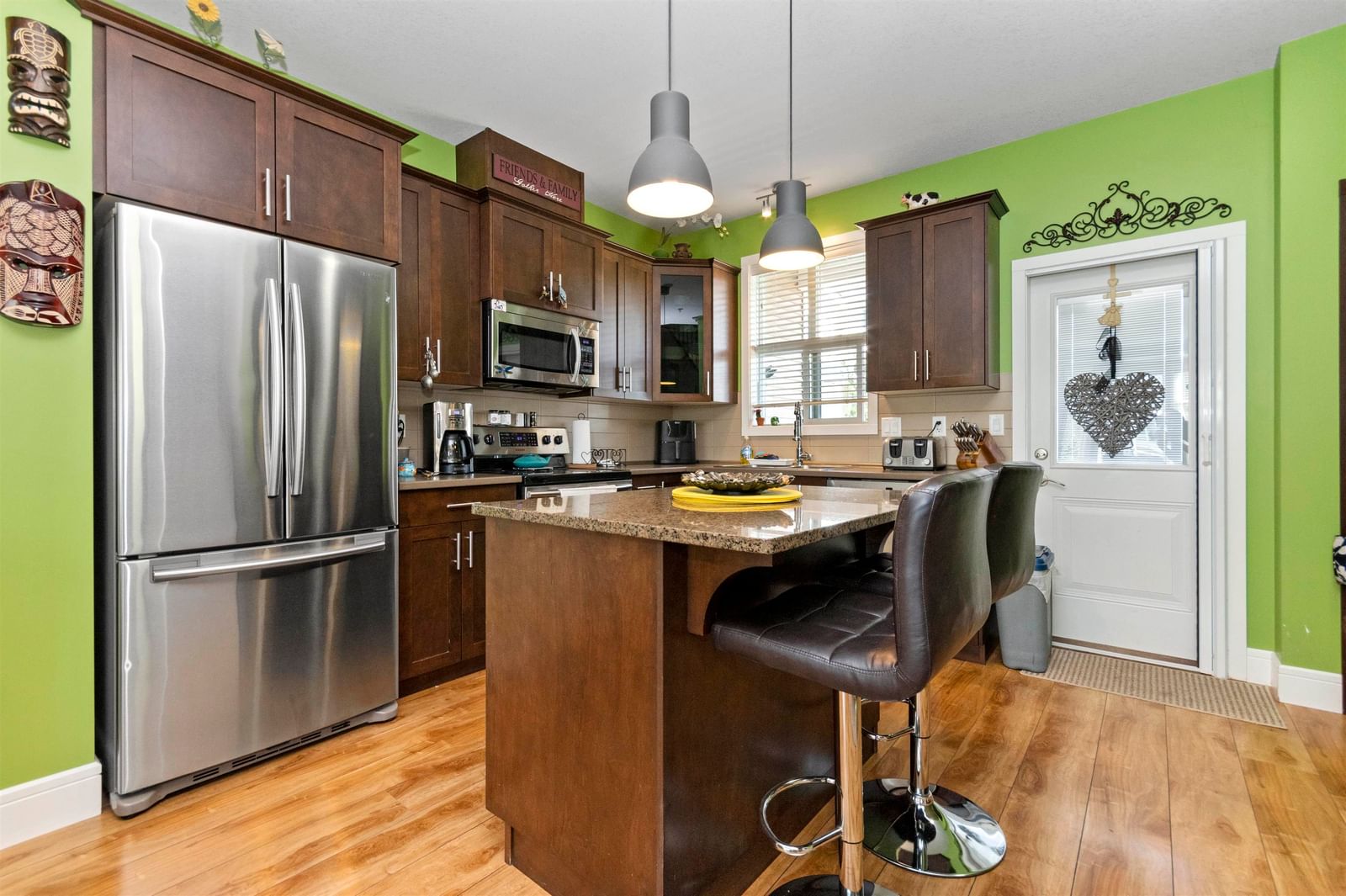 Listing Image 4