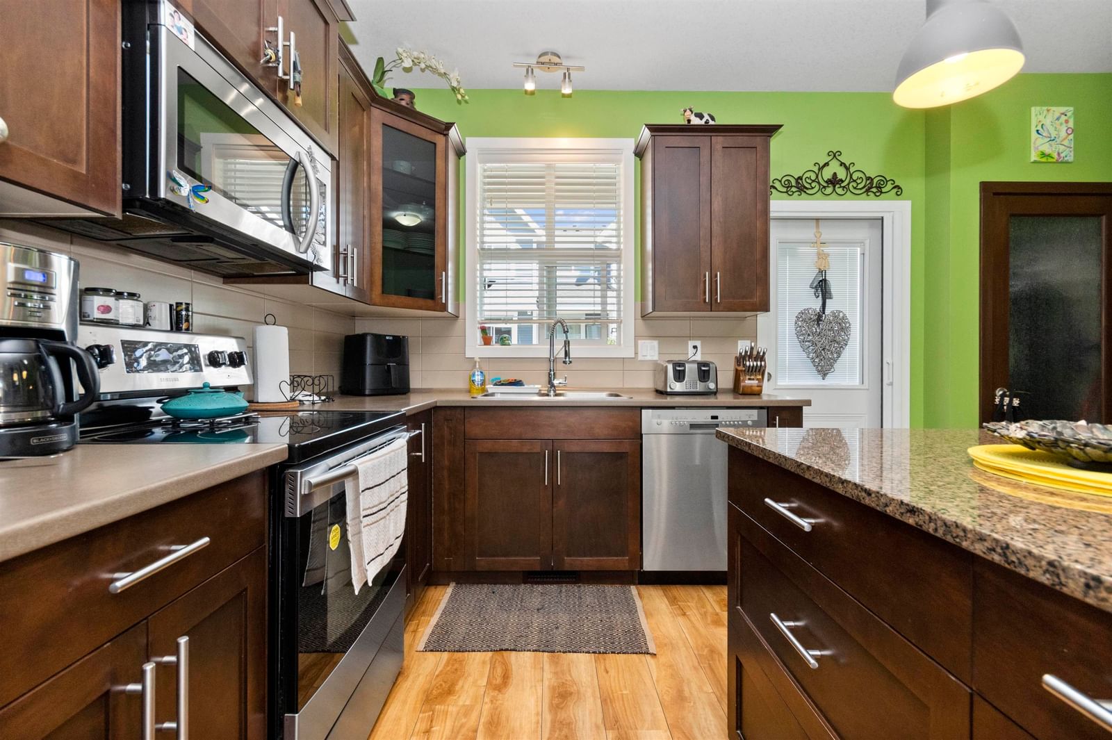 Listing Image 6