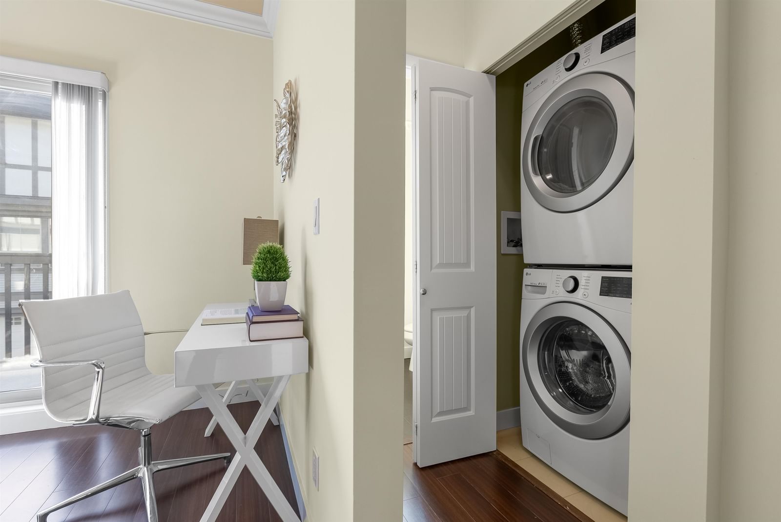 Listing Image 10