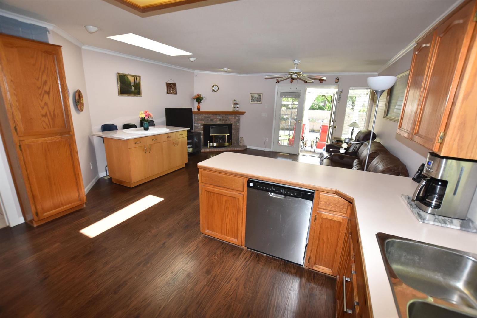 Listing Image 12