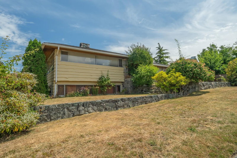 5240 Halley Avenue, Burnaby, V5H 2P8 | Image 2