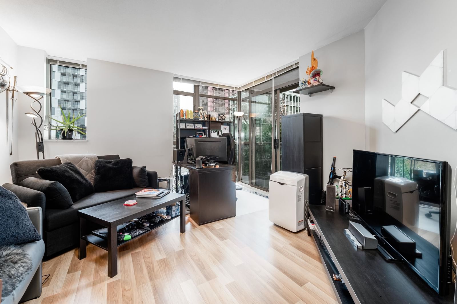 Listing Image 19