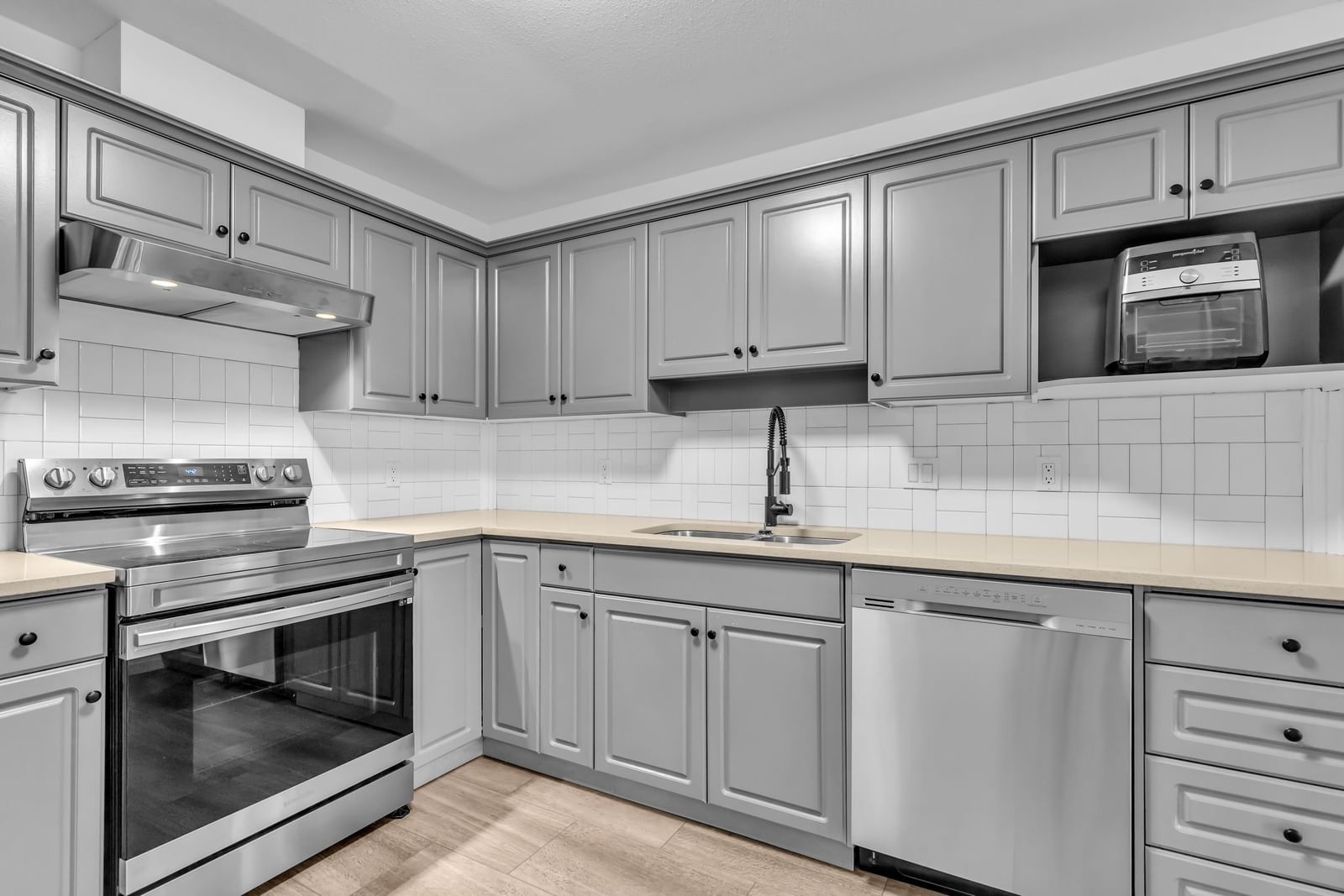 Listing Image 18