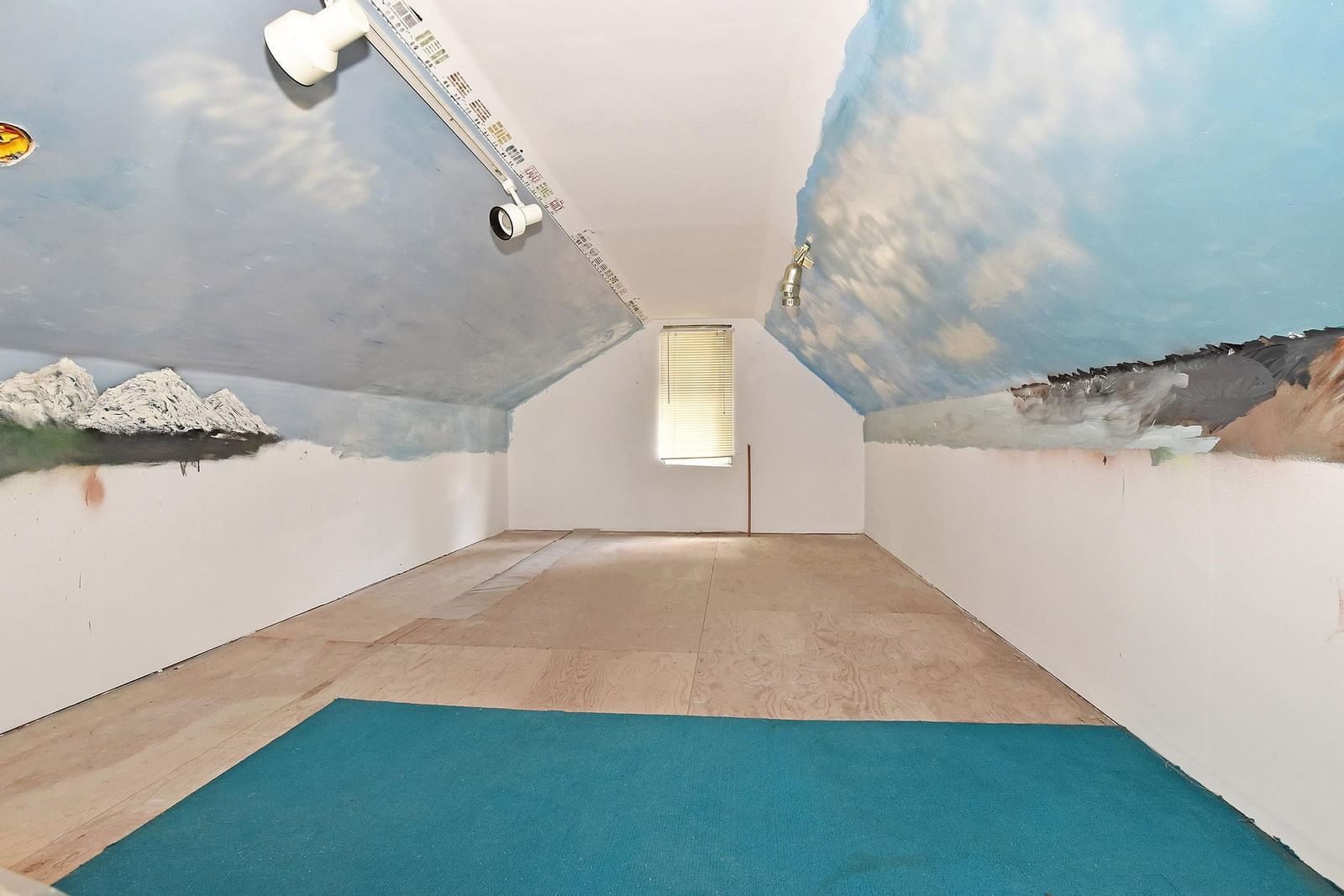 Listing Image 32