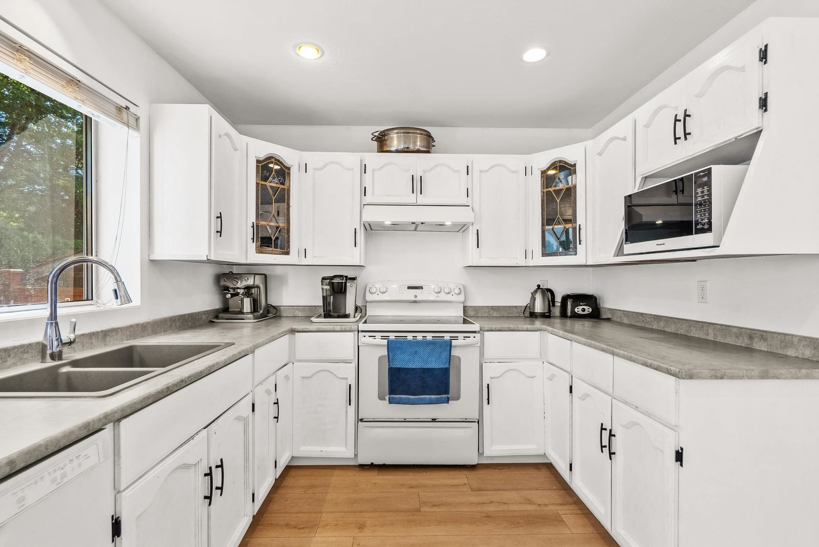 Listing Image 16