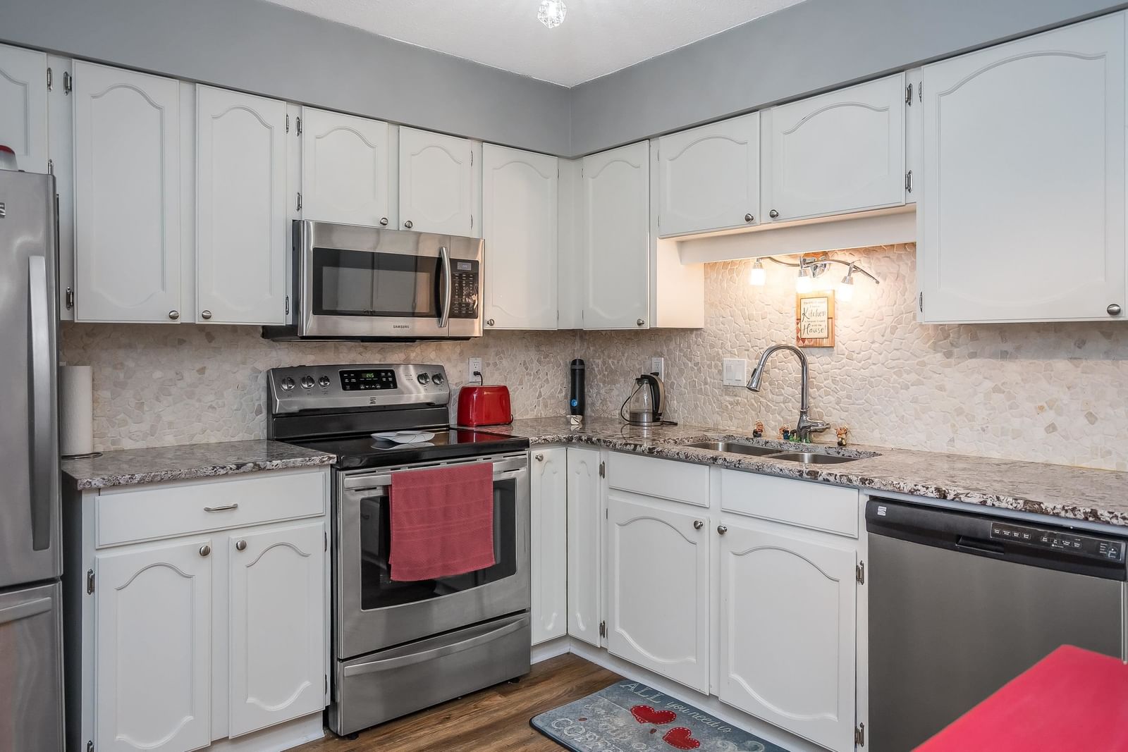Listing Image 11