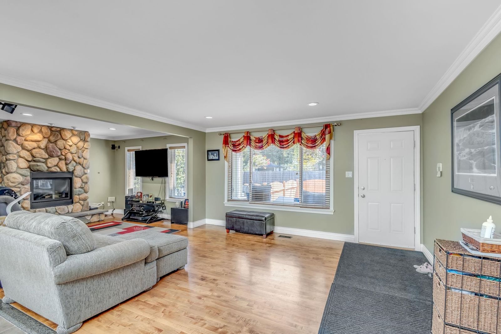 Listing Image 5