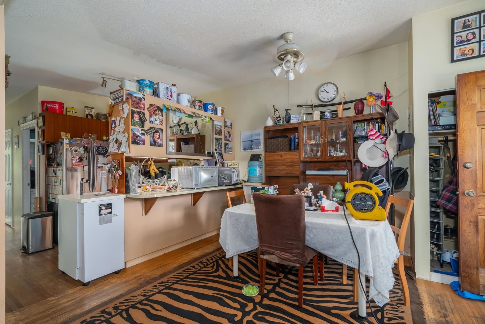 Listing Image 6