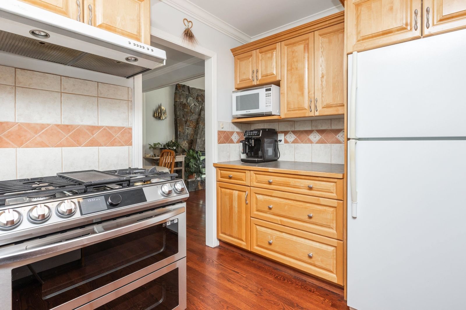 Listing Image 10