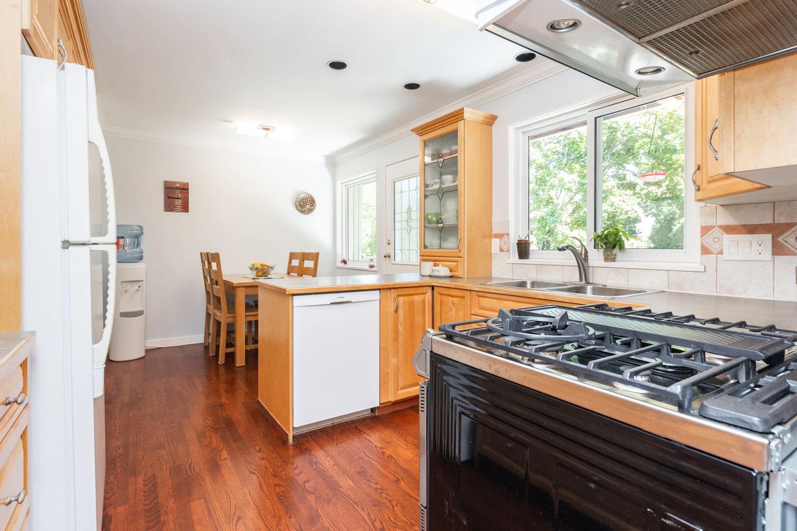 Listing Image 11