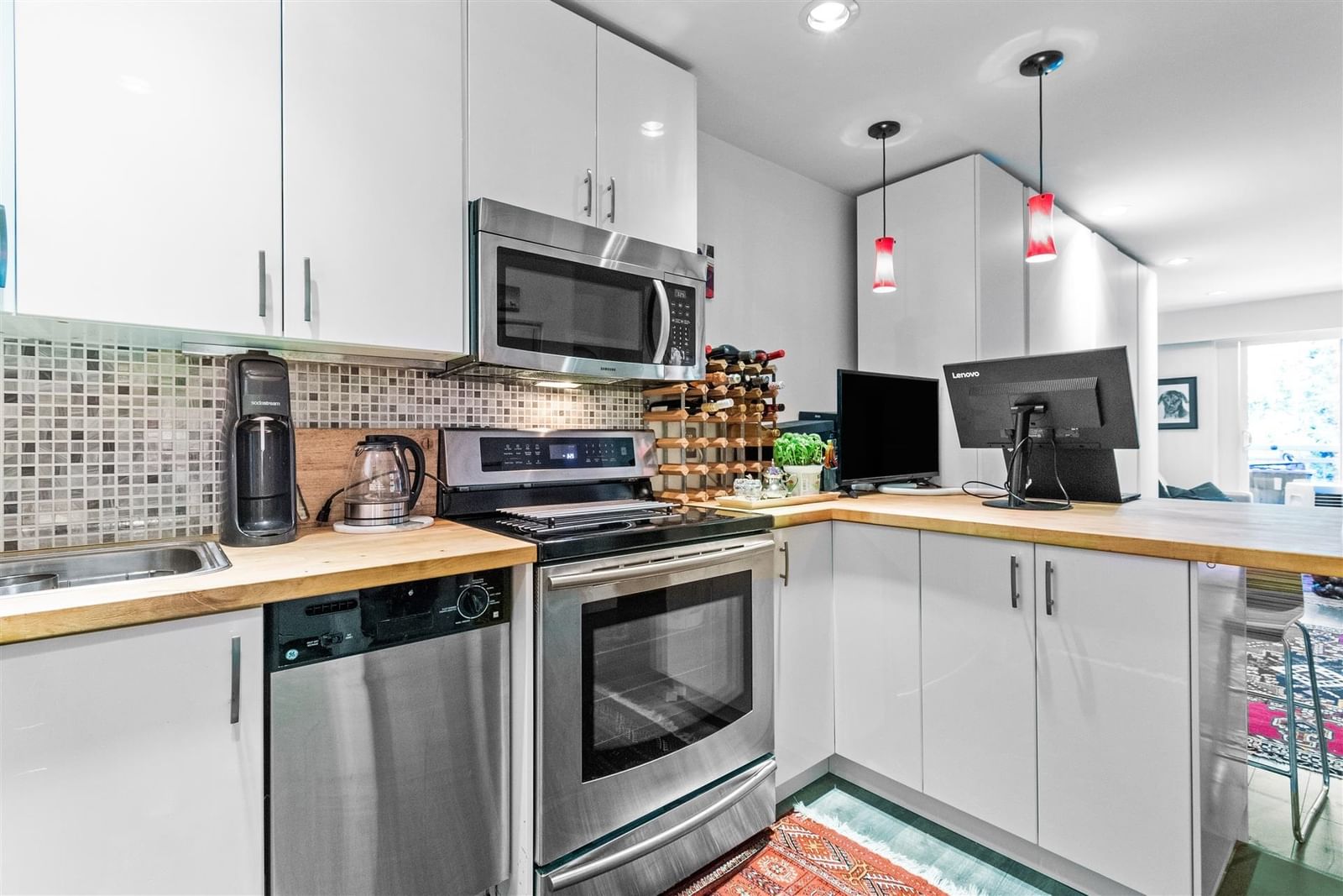 Listing Image 11