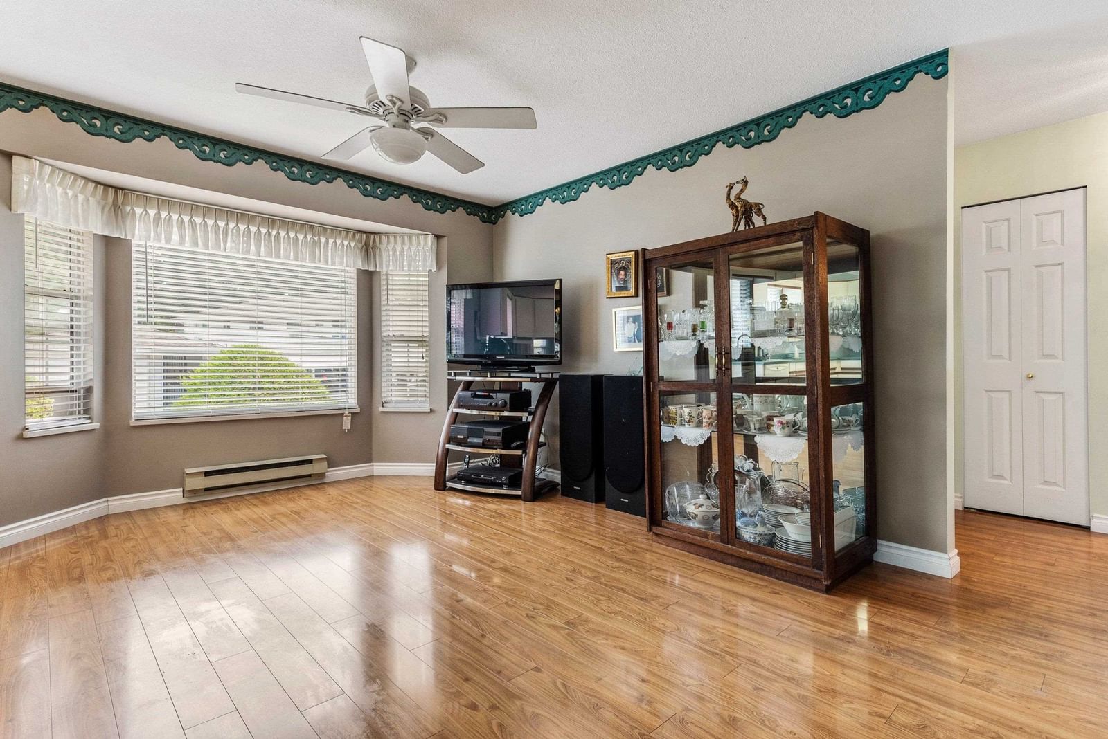Listing Image 18