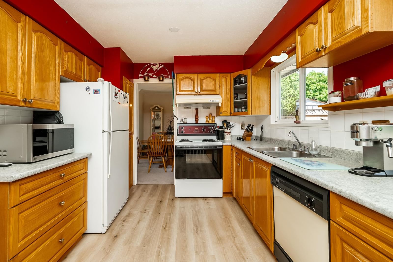 Listing Image 10