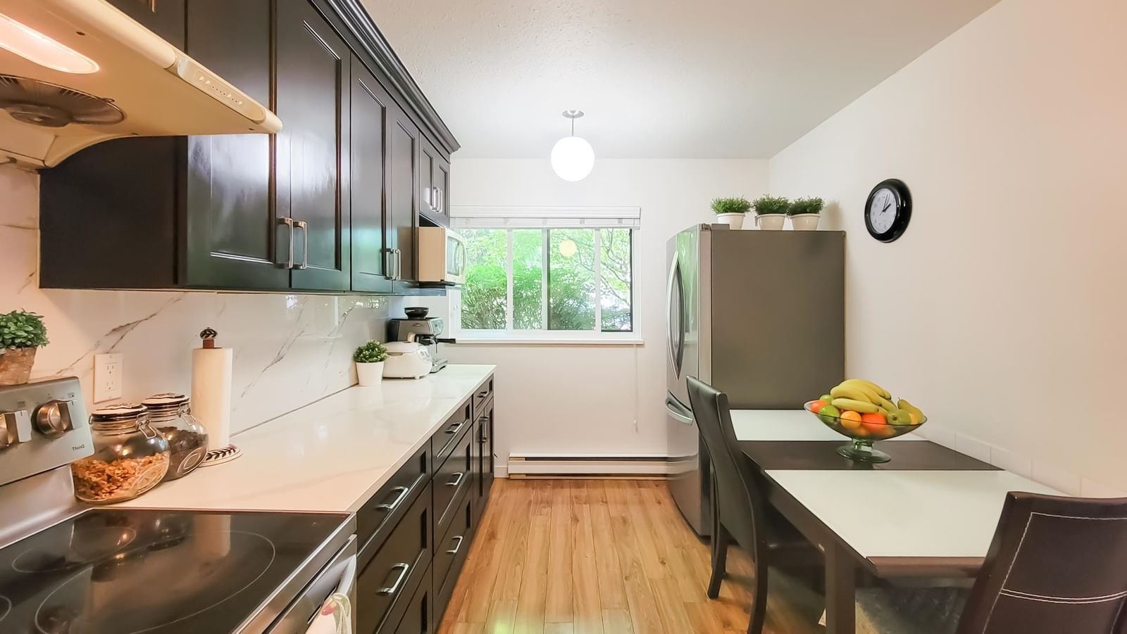 Listing Image 12