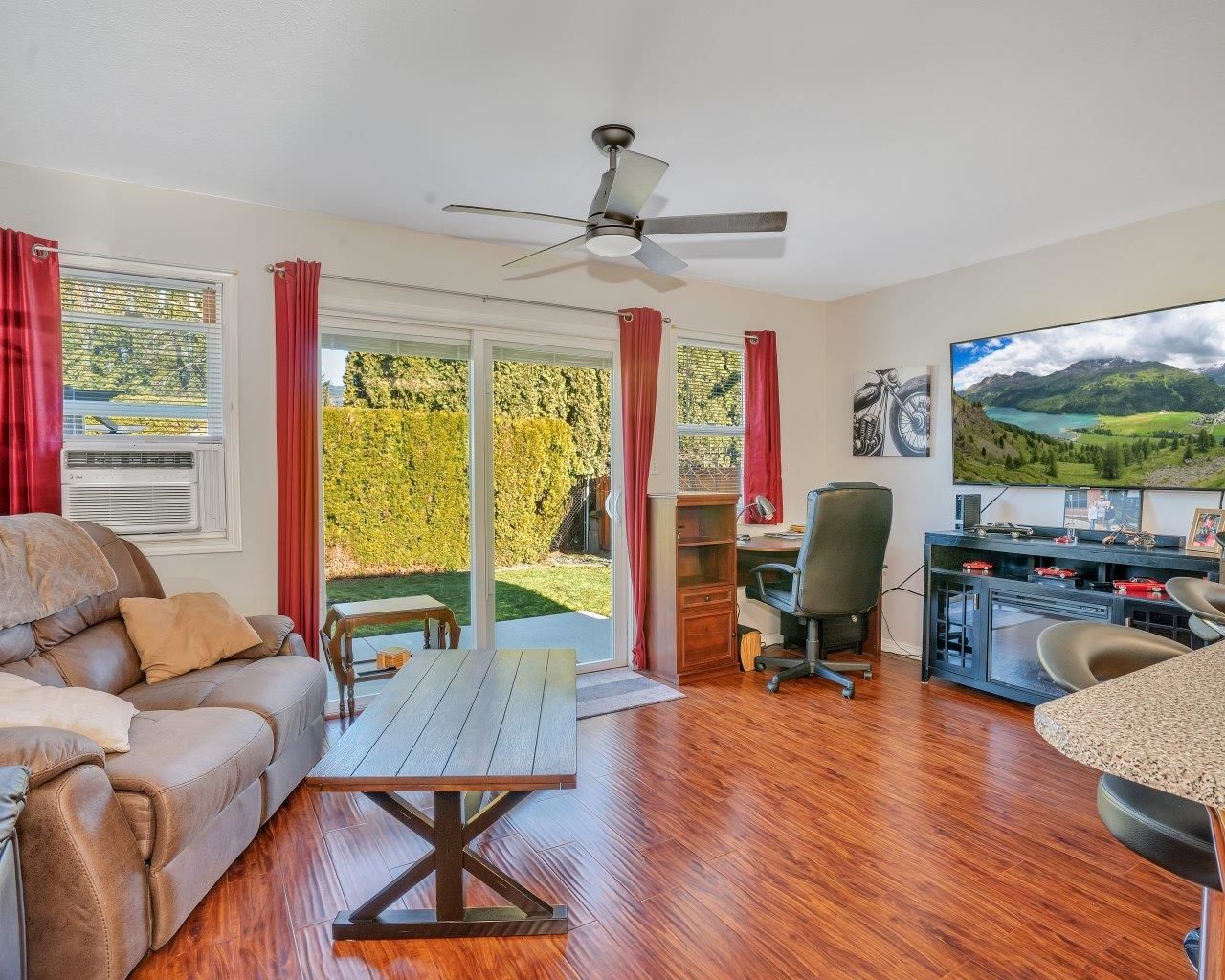 Listing Image 11