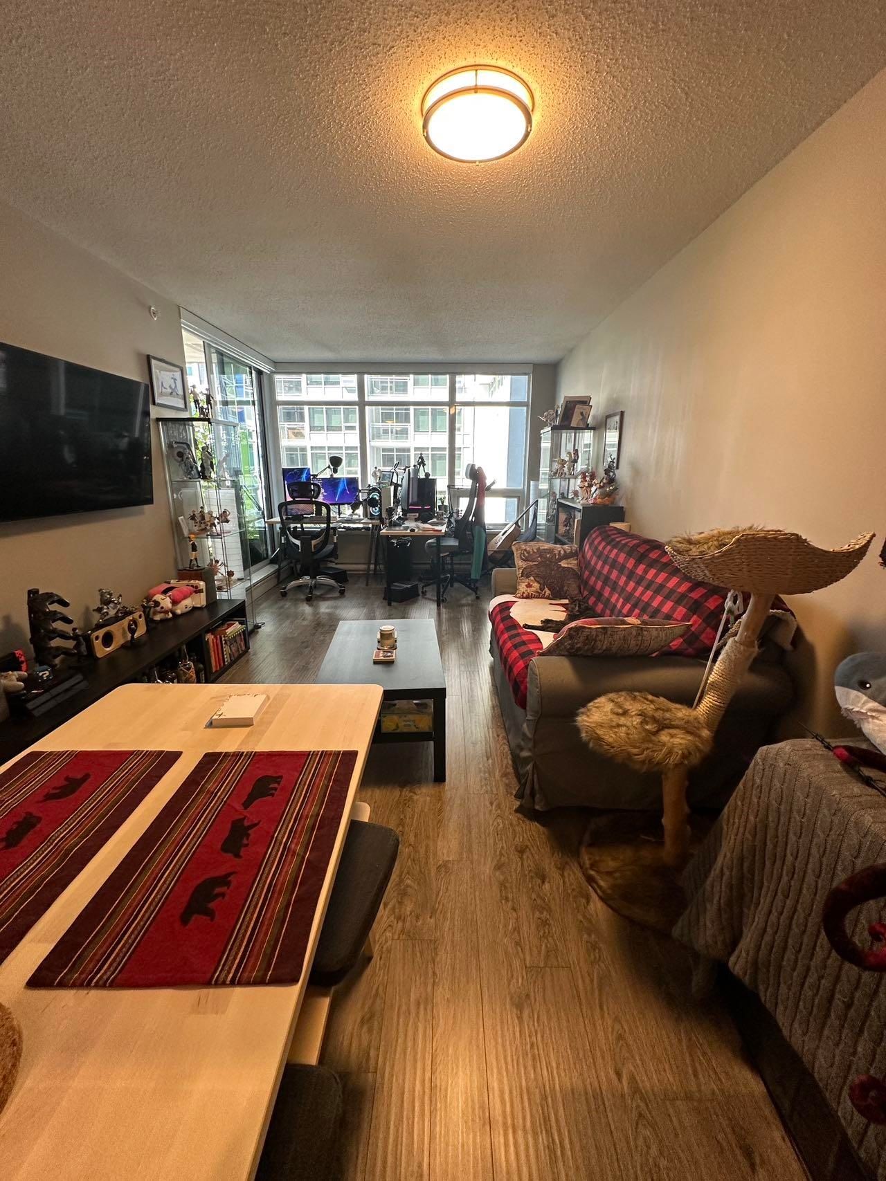 Listing Image 4