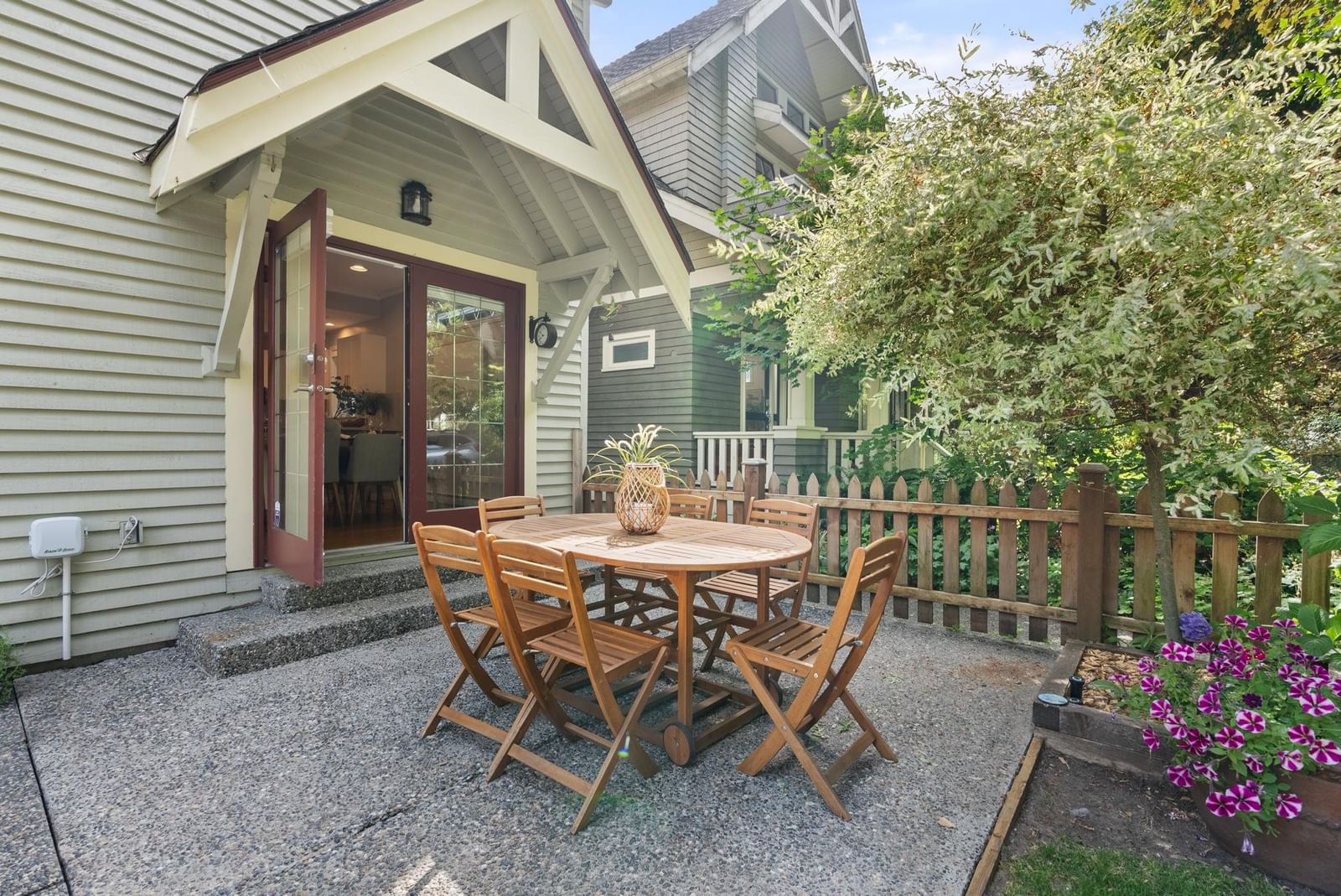 Listing Image 6