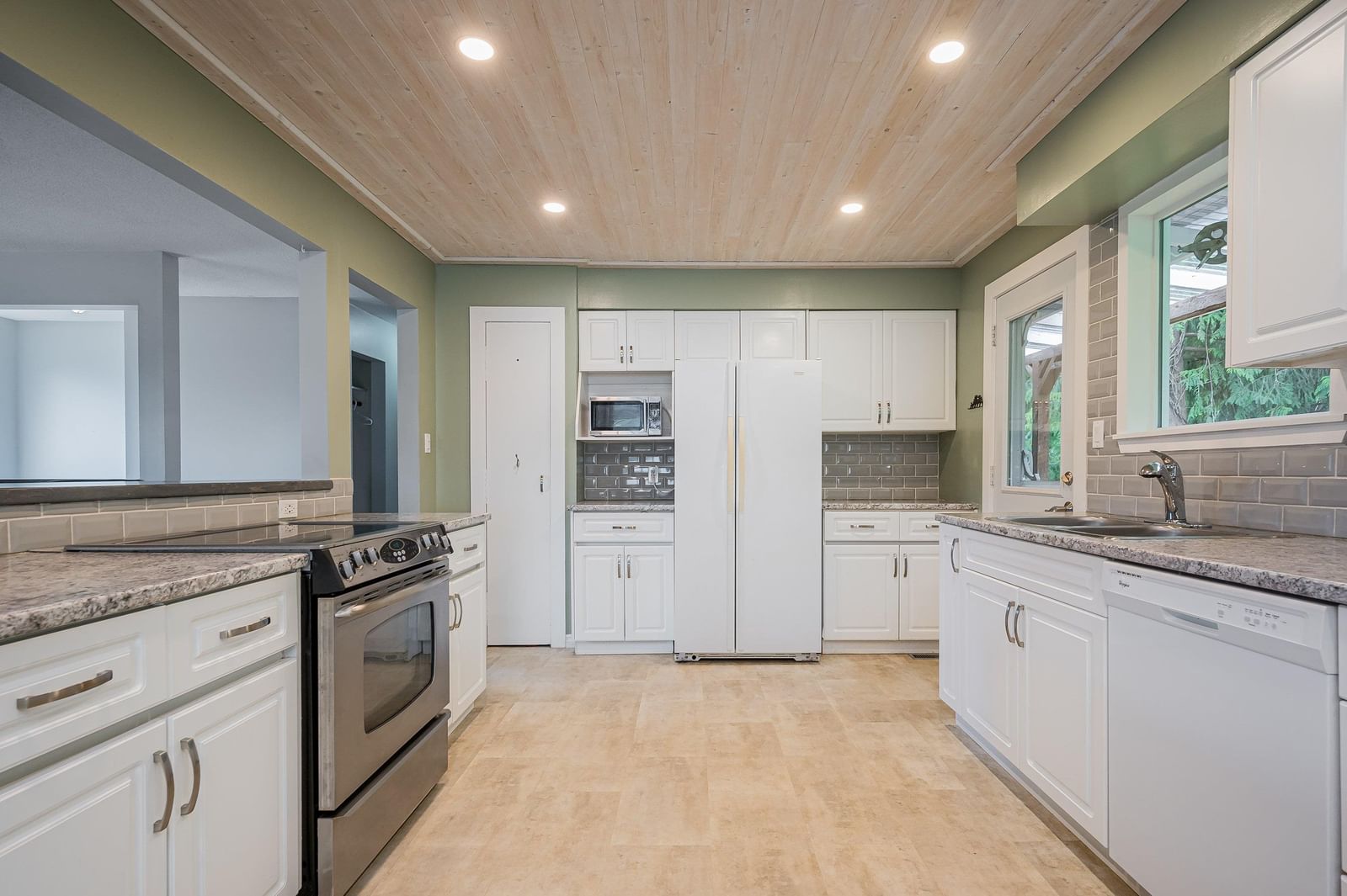 Listing Image 9