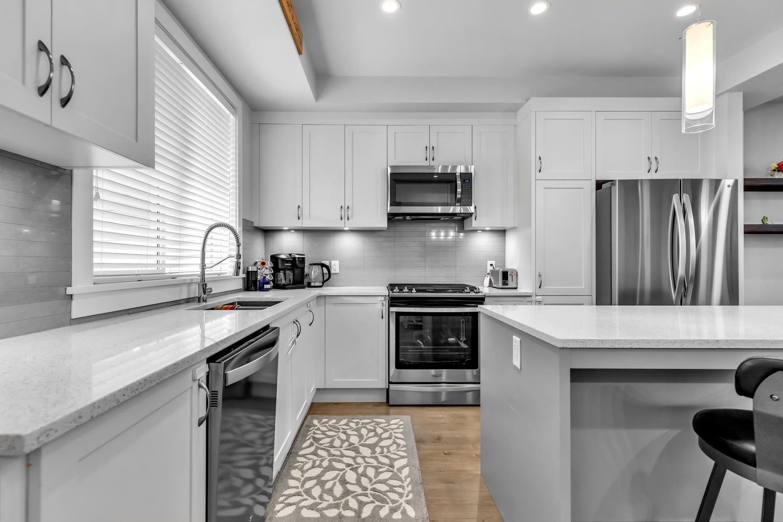 Listing Image 9