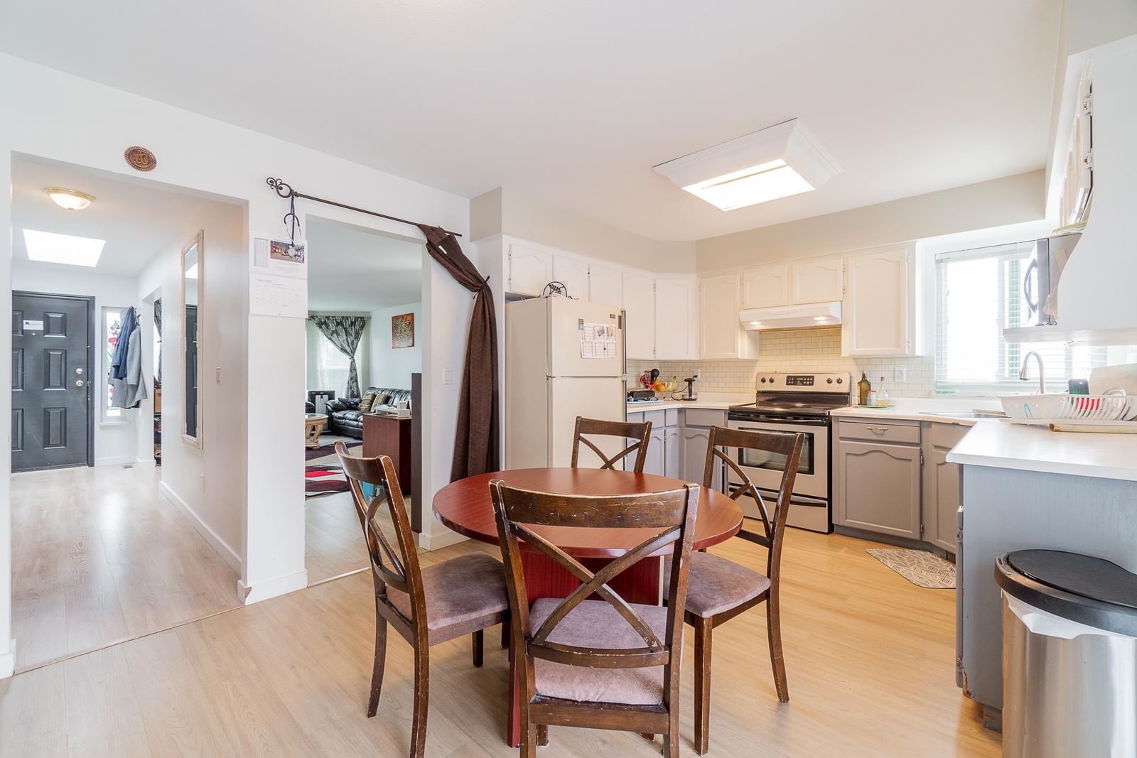 Listing Image 11
