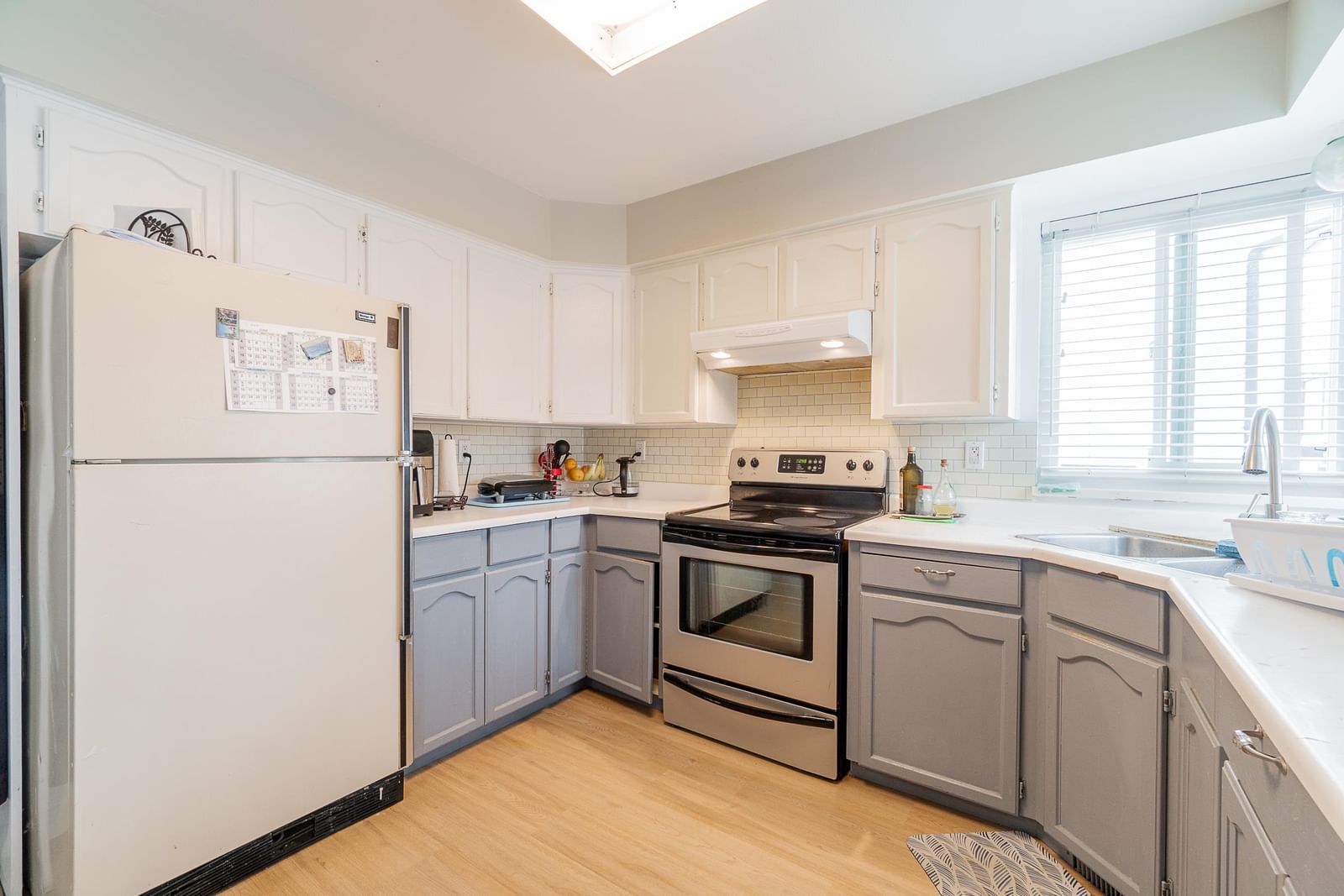 Listing Image 12