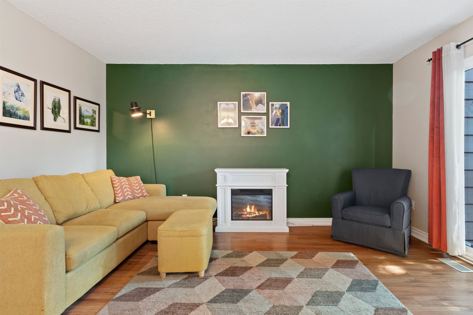 Listing Image 4